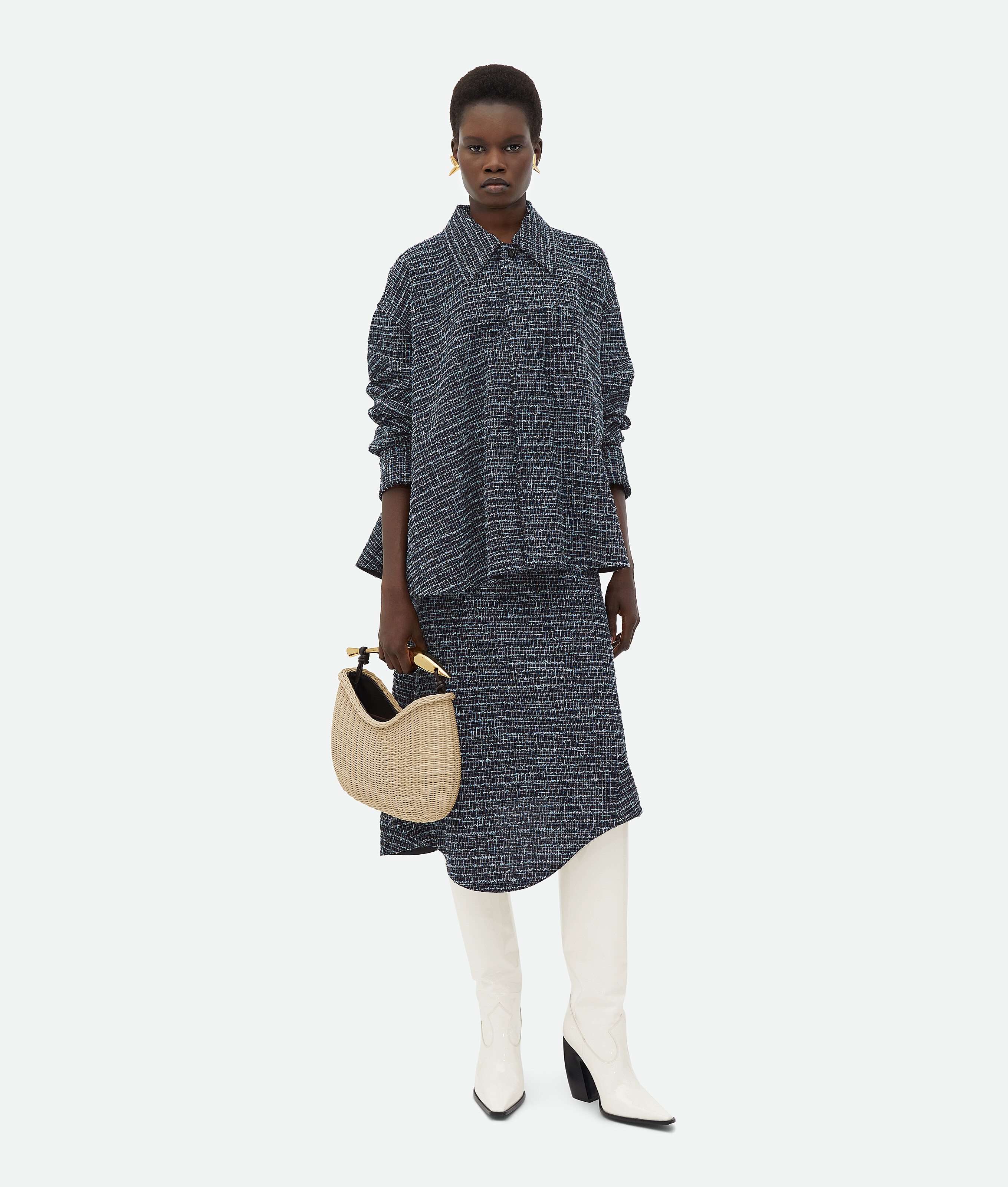 Структурированная твидовая рубашка-пиджак Bottega Veneta, темно-синий/синий/черный
Структурированная твидовая рубашка-пиджак Bottega Veneta, темно-синий/синий/черный