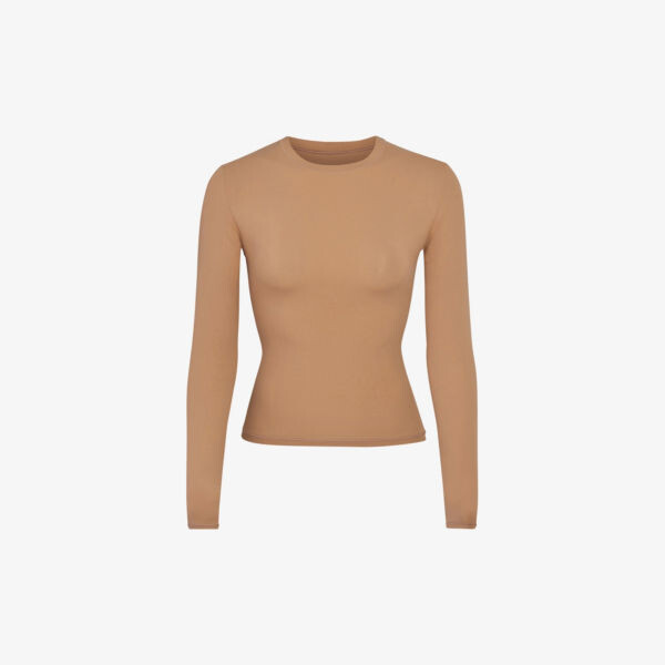 Футболка из эластичного джерси подходит всем Skims, цвет sienna
Футболка из эластичного джерси подходит всем Skims, цвет sienna