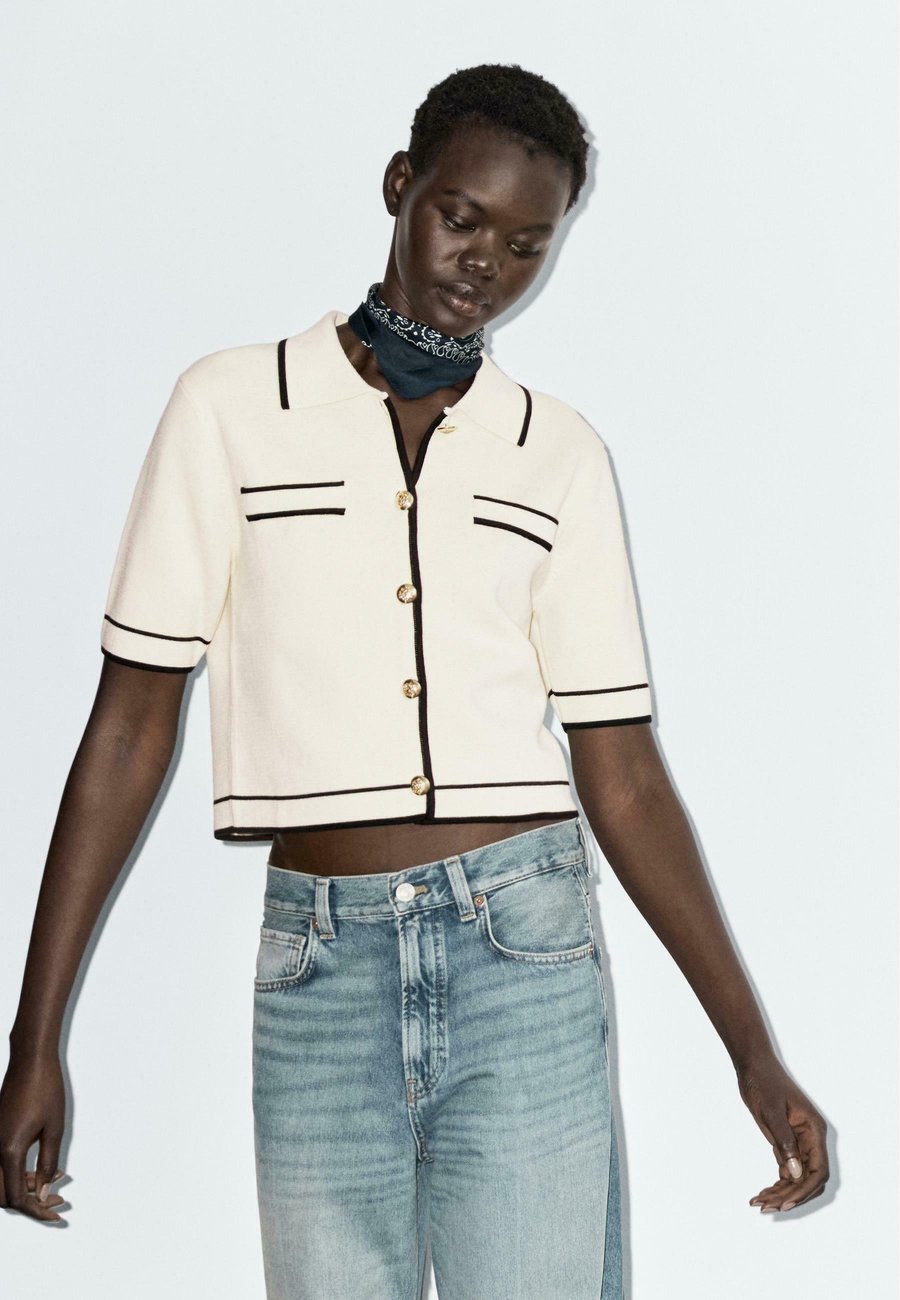 Кардиган Massimo Dutti SHORT SLEEVE WITH BUTTONS, Beige
Кардиган Massimo Dutti SHORT SLEEVE WITH BUTTONS, Beige