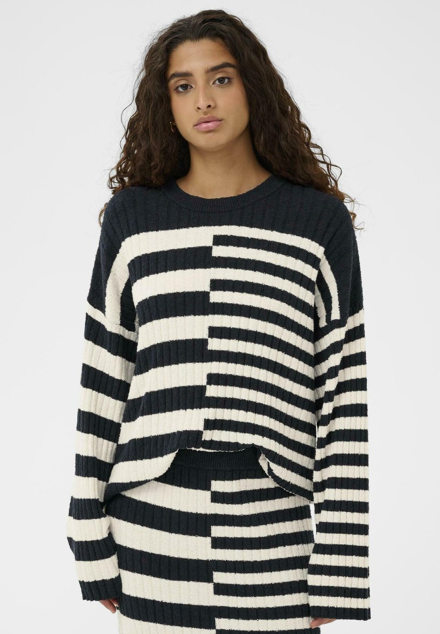 Джемпер Soaked in Luxury ZILLIA, Salute And White Stripe/White
Джемпер Soaked in Luxury ZILLIA, Salute And White Stripe/White