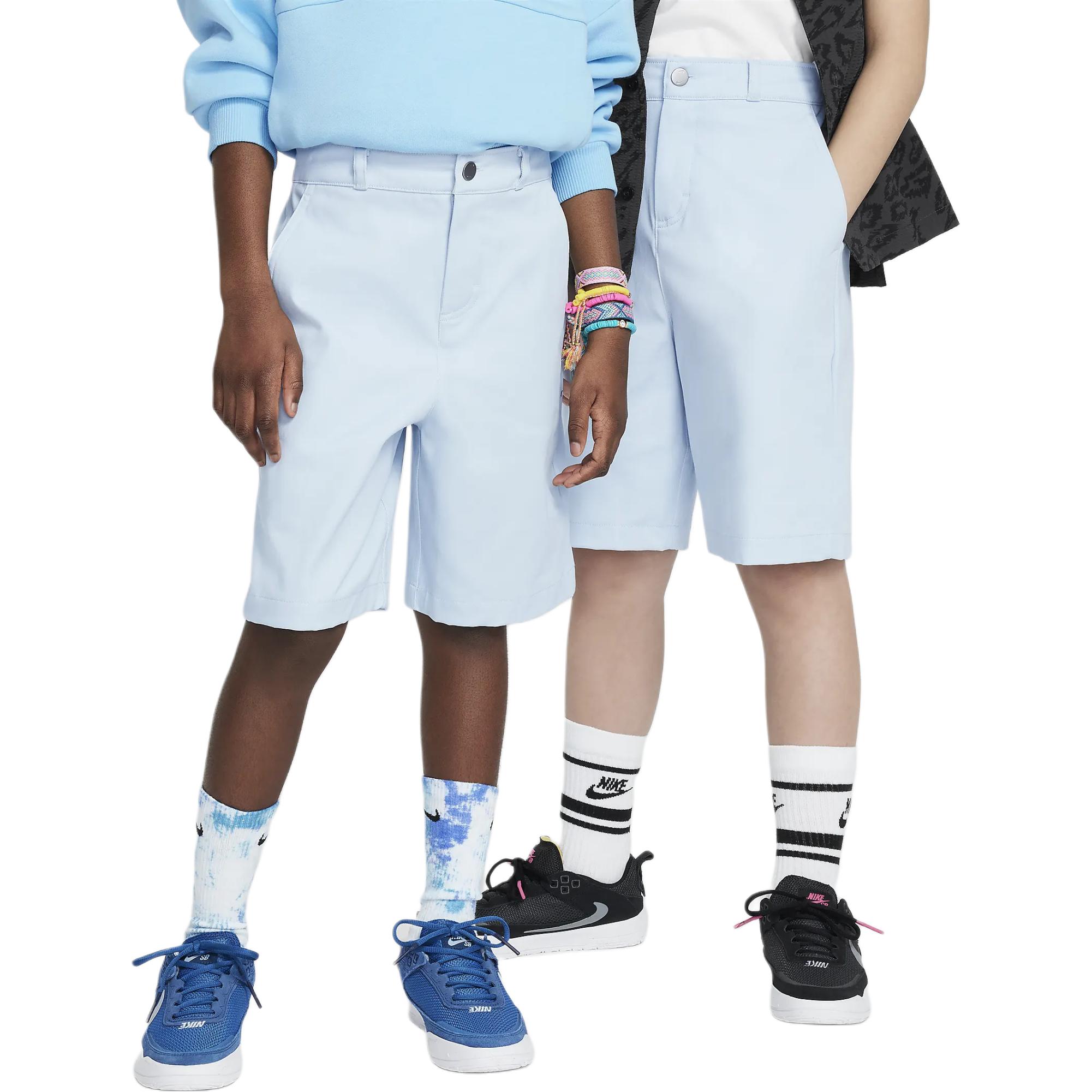 Шорты детские средней длины Nike, светлый armory синий/soccer серый
Шорты детские средней длины Nike, светлый armory синий/soccer серый