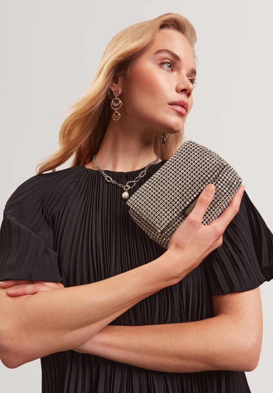 Сумка кросс-боди Ted Baker GLITERS, Silver/Silver-Coloured
Сумка кросс-боди Ted Baker GLITERS, Silver/Silver-Coloured