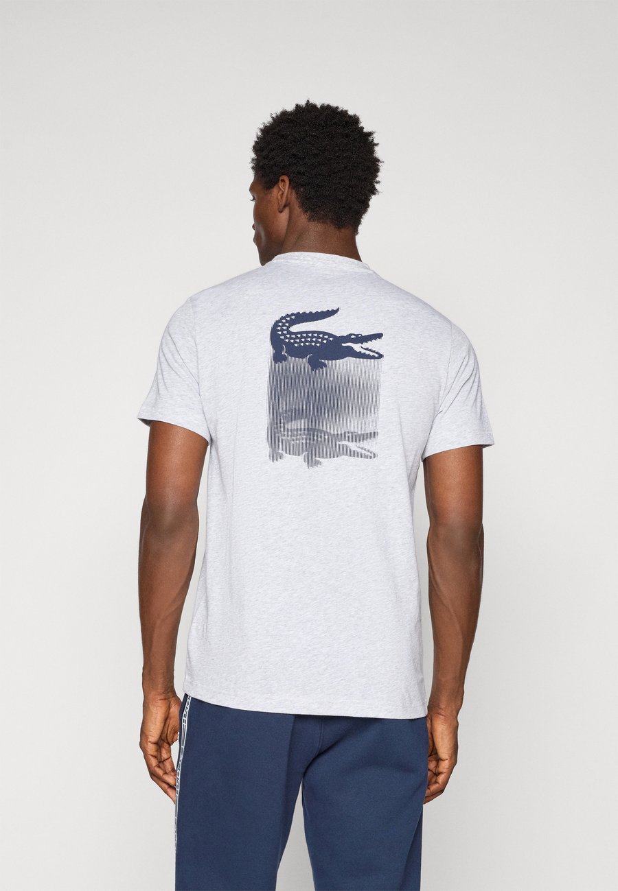 Футболка Lacoste Sport FADING, Silver-Coloured Chine/Light Grey, Серый, Футболка Lacoste Sport FADING, Silver-Coloured Chine/Light Grey
Футболка Lacoste Sport FADING, Silver-Coloured Chine/Light Grey, Серый, Футболка Lacoste Sport FADING, Silver-Coloured Chine/Light Grey