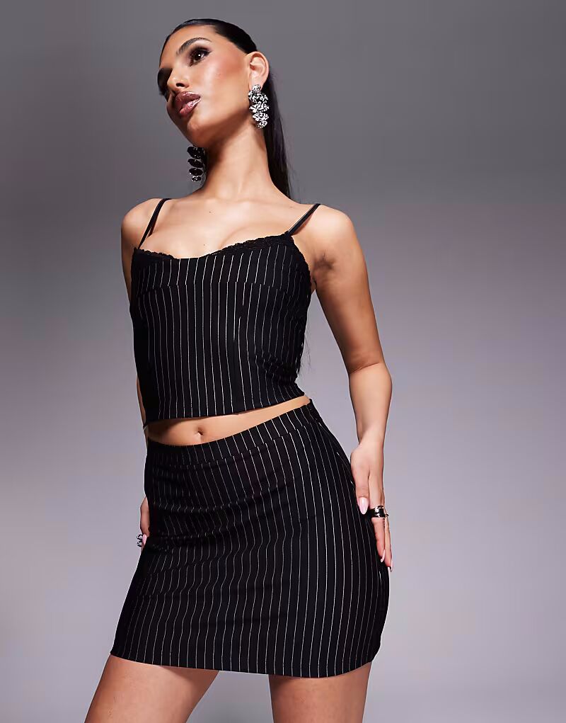 Мини-юбка в тонкую полоску от ASOS DESIGN
Мини-юбка в тонкую полоску от ASOS DESIGN