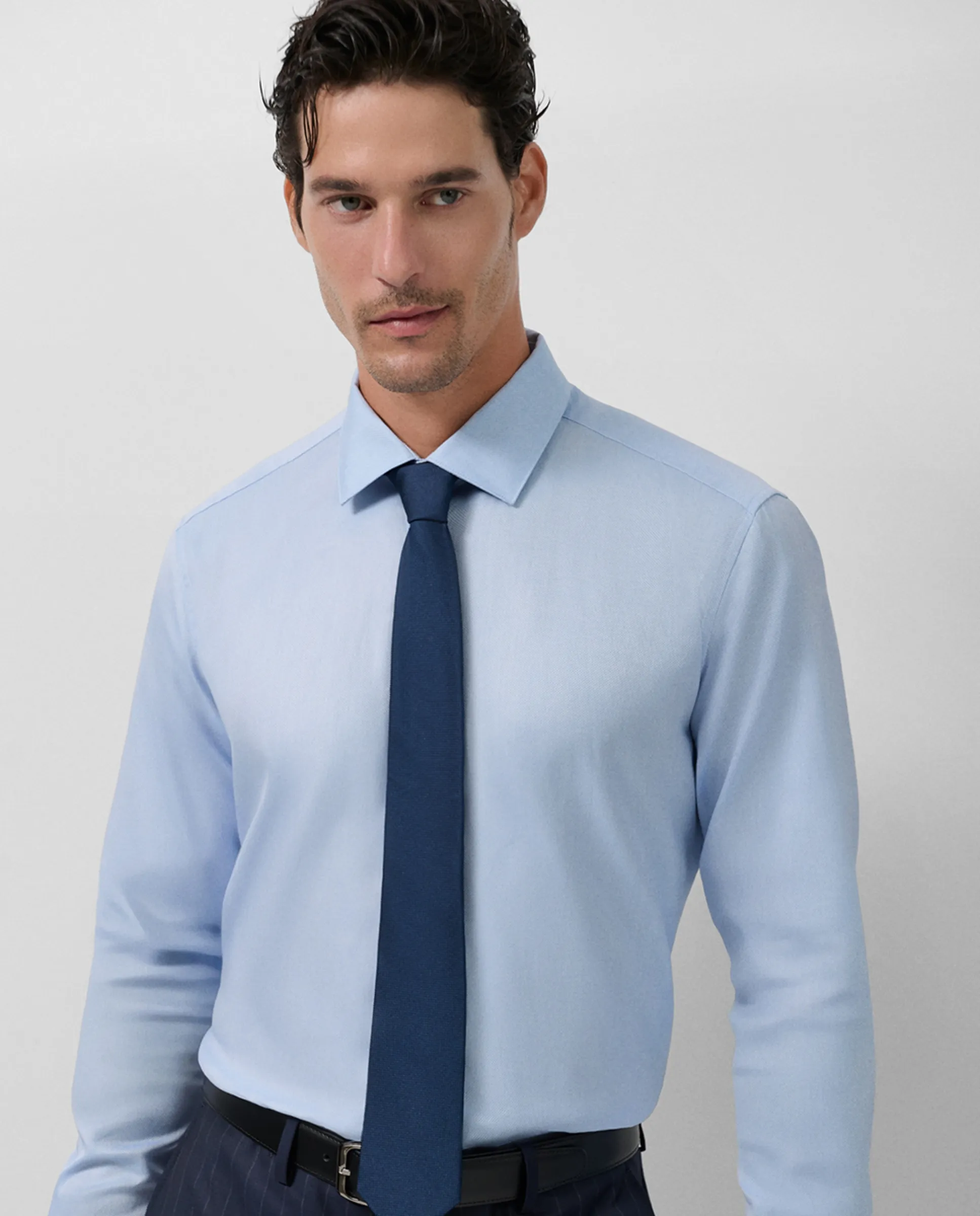 Мужская классическая рубашка регулярного фит микроструктура Roberto Verino, светло-голубой
Мужская классическая рубашка регулярного фит микроструктура Roberto Verino, светло-голубой