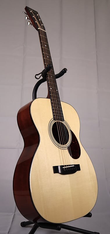 Акустическая гитара Eastman E10OM 2023
Акустическая гитара Eastman E10OM 2023