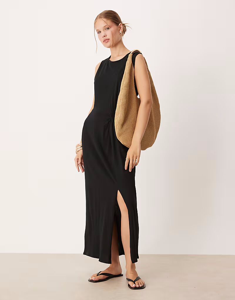 Платье миди с узлом-борцовкой черного цвета Mango
Платье миди с узлом-борцовкой черного цвета Mango