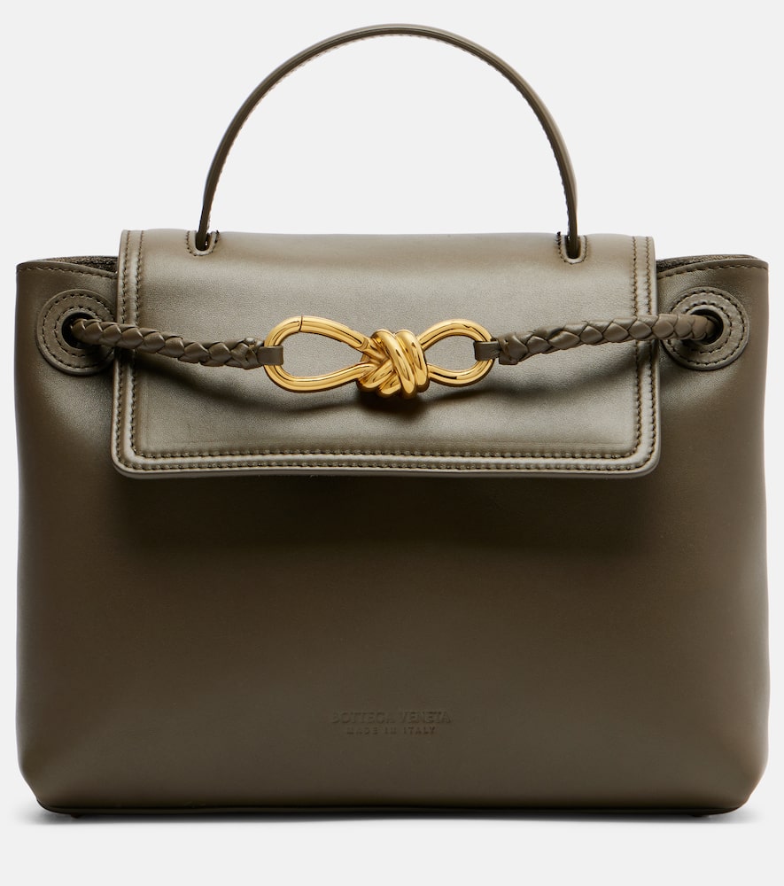 Ciao Ciao маленькая кожаная сумка-тоут Bottega Veneta, Cypress-Muse Brass
Ciao Ciao маленькая кожаная сумка-тоут Bottega Veneta, Cypress-Muse Brass