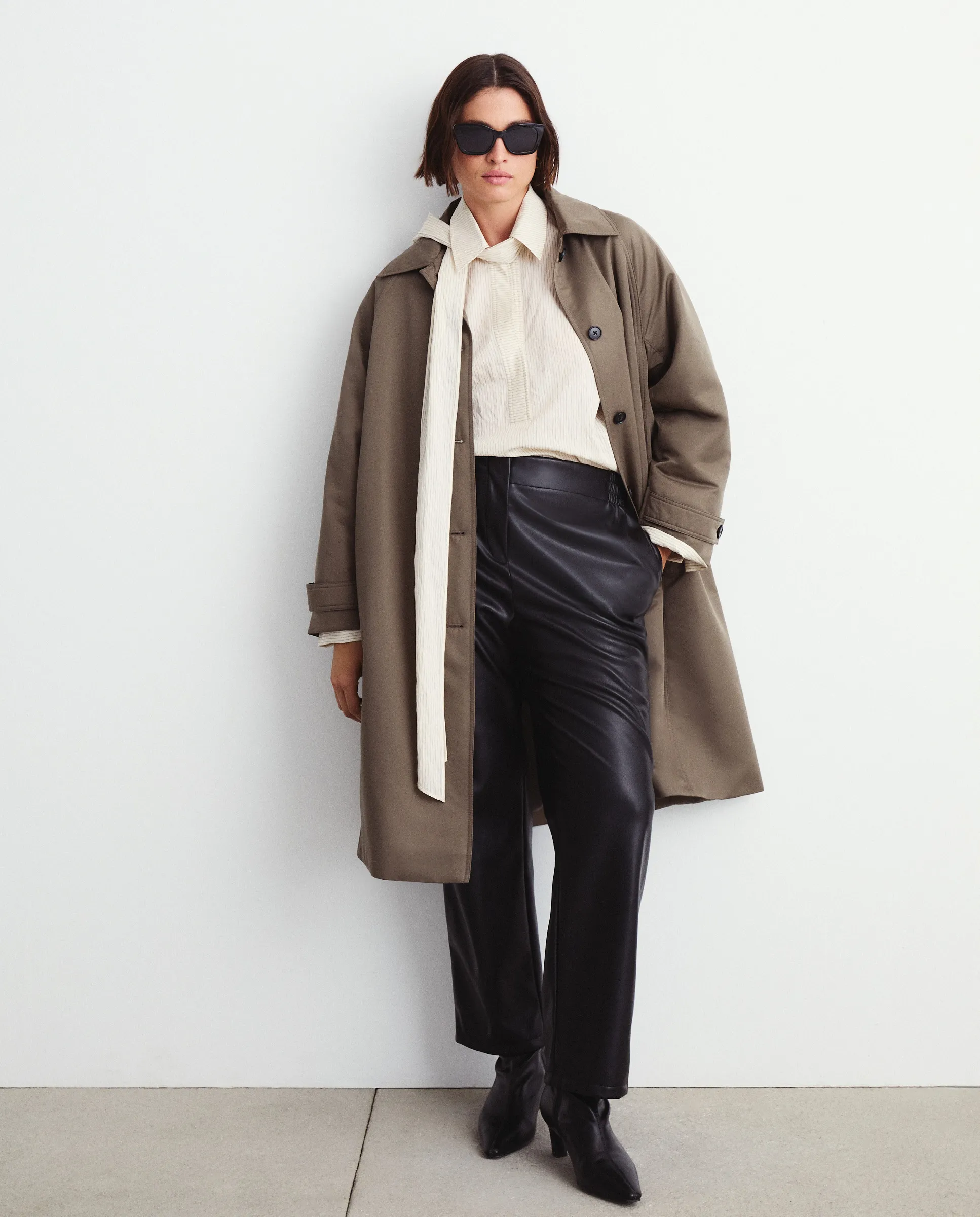 Джоггеры с эффектом кожи Couchel, черный
Джоггеры с эффектом кожи Couchel, черный