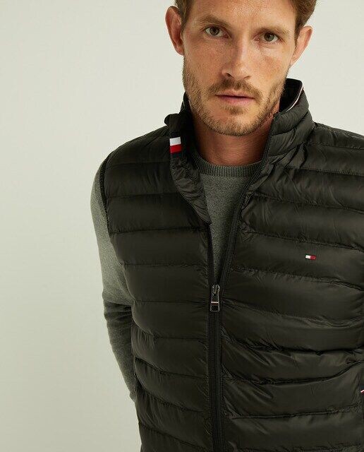 Легкий мужской жилет Tommy Hilfiger, черный
Легкий мужской жилет Tommy Hilfiger, черный