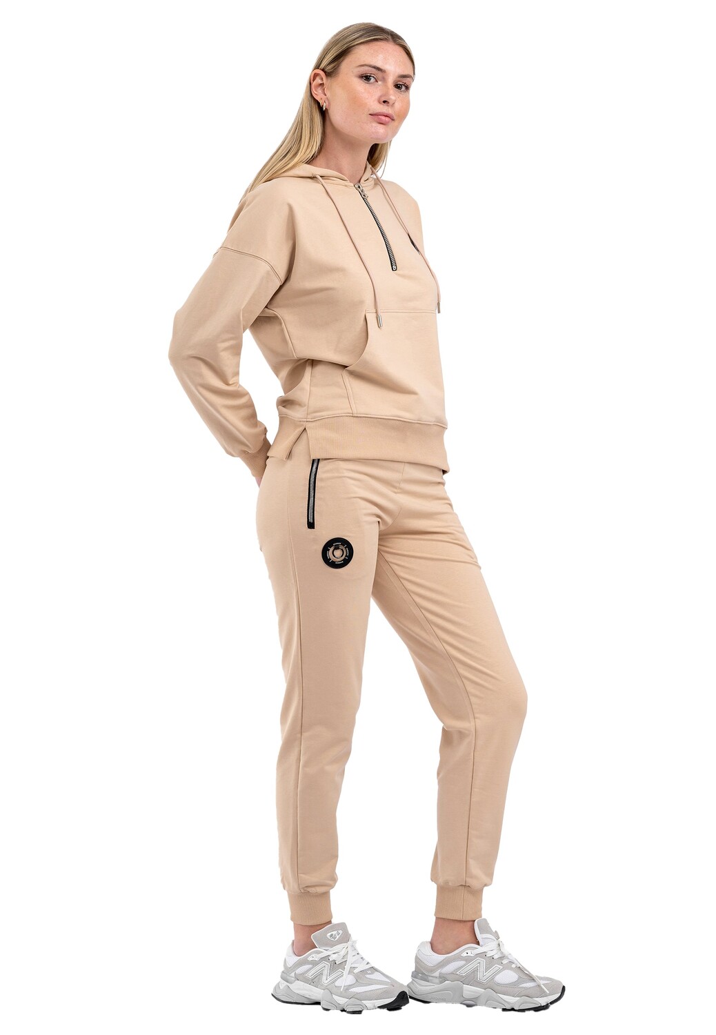 Стильный спортивный костюм tom barron с половинной молнией и карманом-кенгуру с логотипом Tom_Barron, экрю
Стильный спортивный костюм tom barron с половинной молнией и карманом-кенгуру с логотипом Tom_Barron, экрю