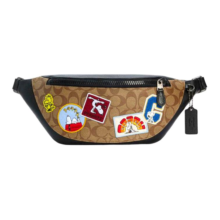 Футболка Peanuts Snoopy Collaboration Warren Canvas с кожаной поясной сумкой Tubas мужская хаки Monogram & Black COACH
Футболка Peanuts Snoopy Collaboration Warren Canvas с кожаной поясной сумкой Tubas мужская хаки Monogram & Black COACH