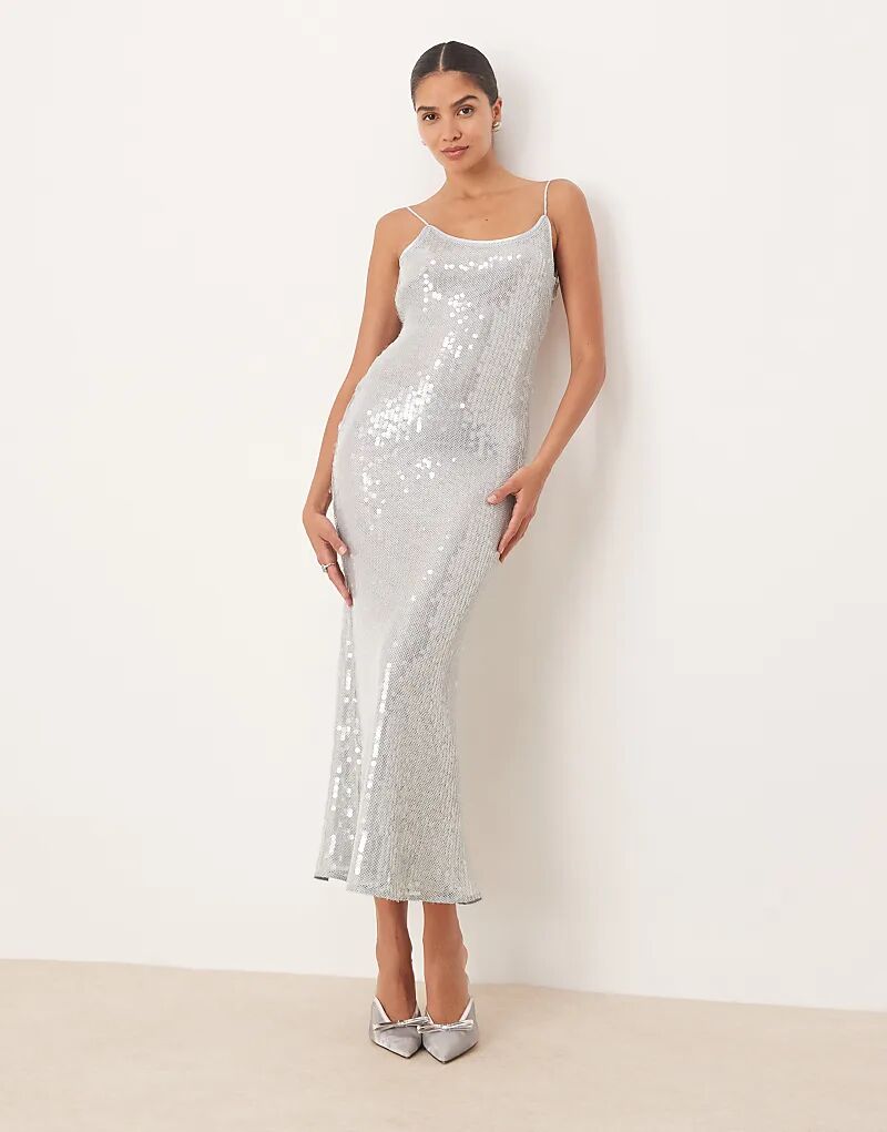 Платье макси Amy Lynn с круглым вырезом и серыми пайетками
Платье макси Amy Lynn с круглым вырезом и серыми пайетками