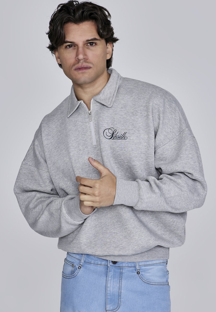Толстовка SIKSILK Sweatshirt, Grey Marl/Grey, Серый, Толстовка SIKSILK Sweatshirt, Grey Marl/Grey
Толстовка SIKSILK Sweatshirt, Grey Marl/Grey, Серый, Толстовка SIKSILK Sweatshirt, Grey Marl/Grey