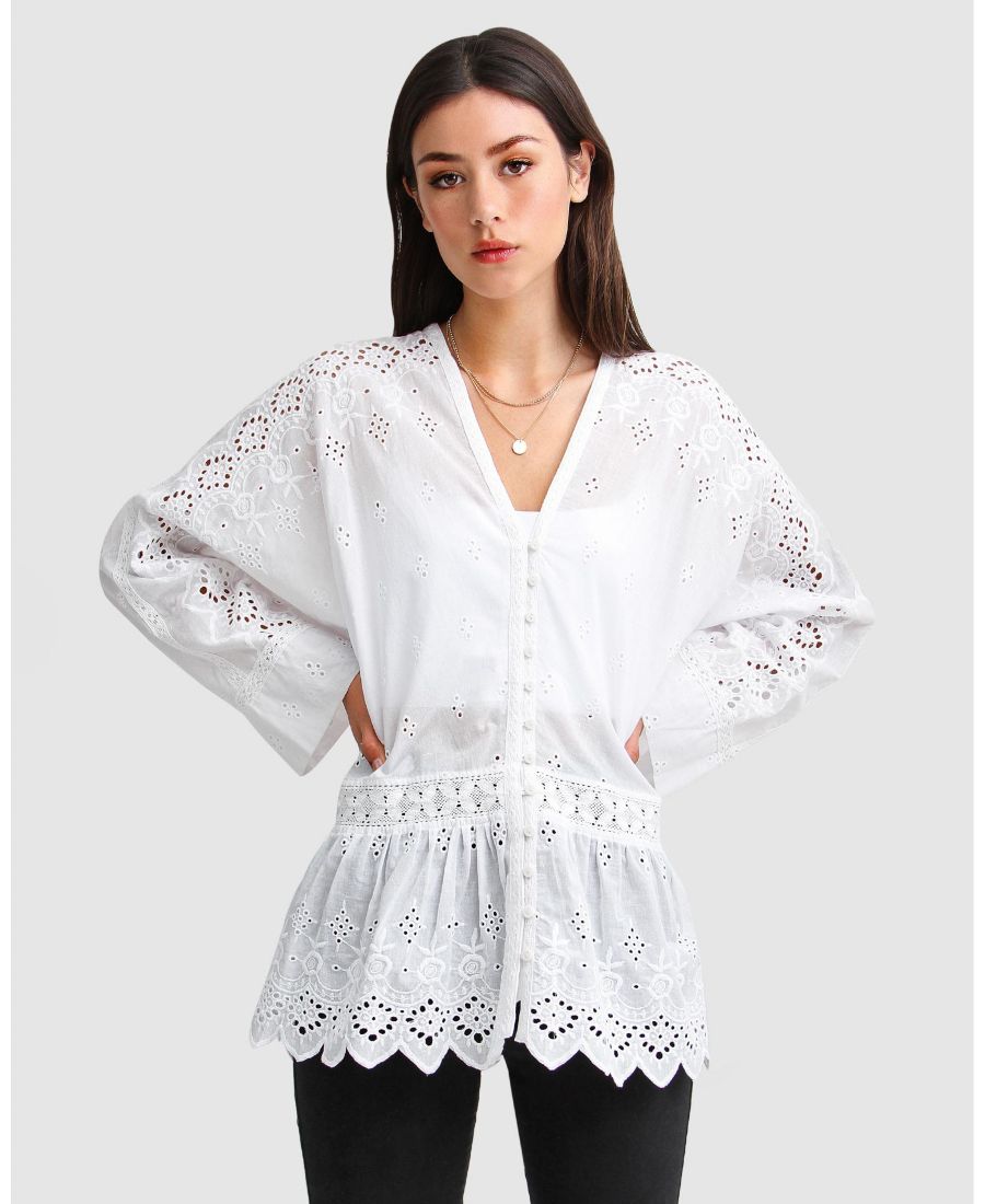 Женская рубашка с пуговицами и перфорацией Unbutton Me Belle & Bloom, White
Женская рубашка с пуговицами и перфорацией Unbutton Me Belle & Bloom, White