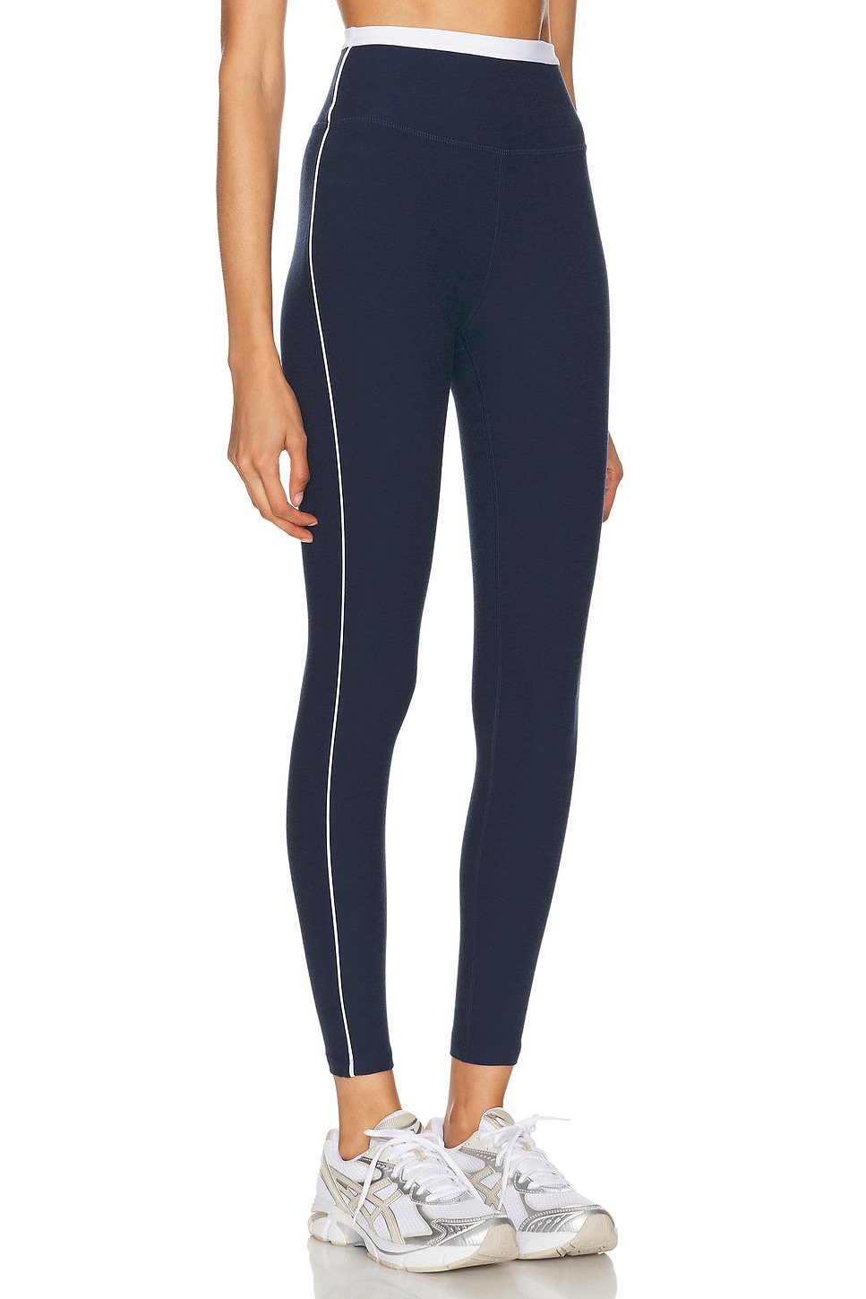 Spacedye Trophy Леггинсы миди с высокой талией Beyond Yoga, Nocturnal Navy & Cloud White
Spacedye Trophy Леггинсы миди с высокой талией Beyond Yoga, Nocturnal Navy & Cloud White
