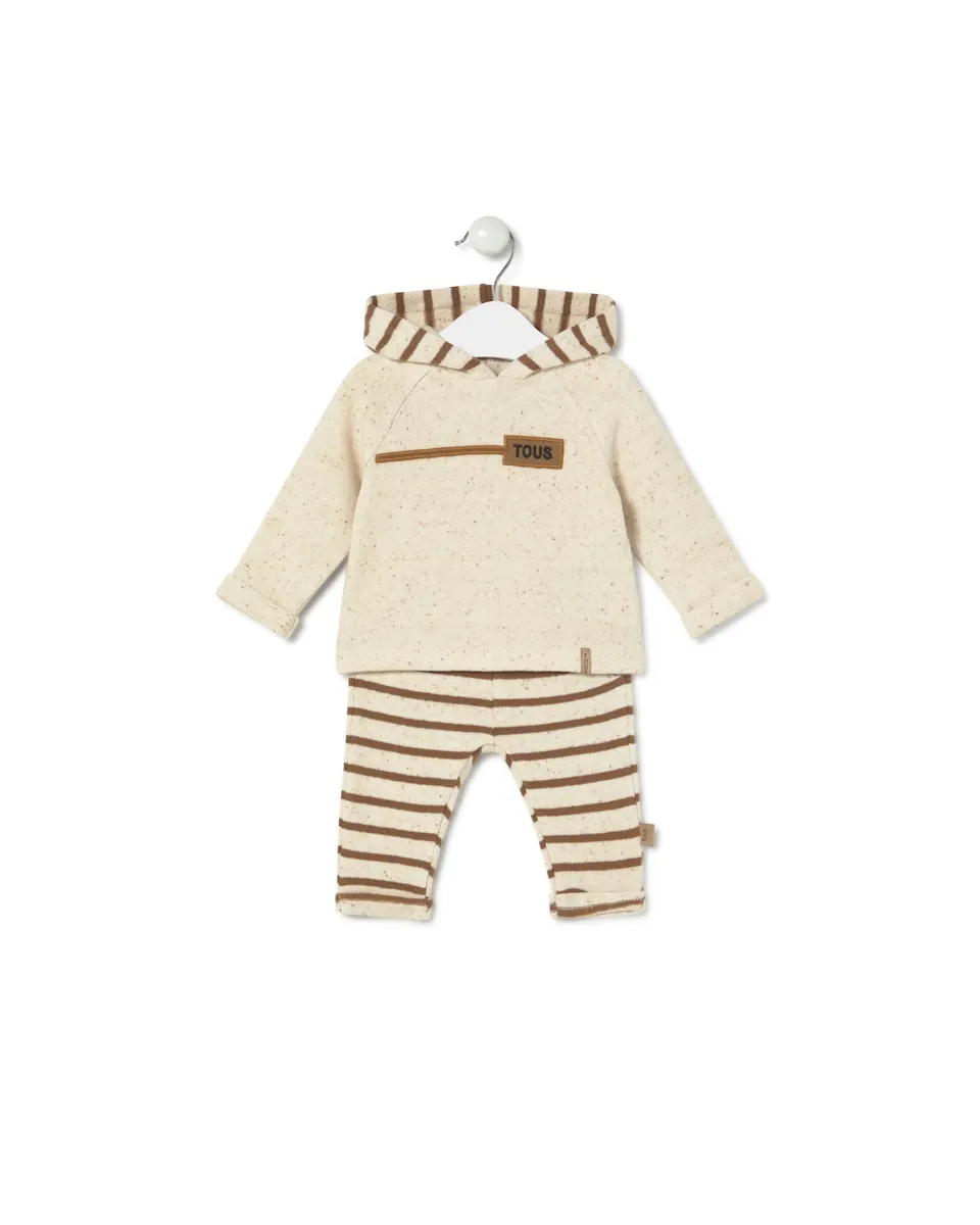 Комплект для малыша с кофтой с капюшоном и полосатыми штанами Tous, светло-бежевый
Комплект для малыша с кофтой с капюшоном и полосатыми штанами Tous, светло-бежевый