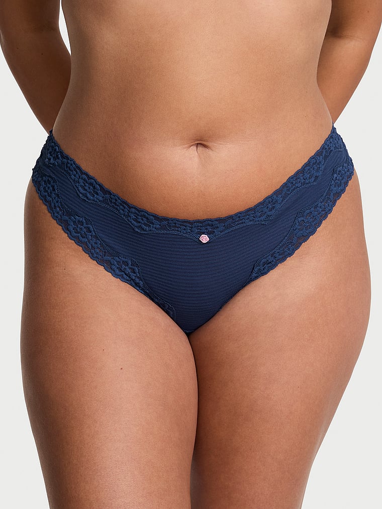Трусики-Стринги из хлопка с кружевом и полосками Lace Trim, shadow stripe ink blue
Трусики-Стринги из хлопка с кружевом и полосками Lace Trim, shadow stripe ink blue