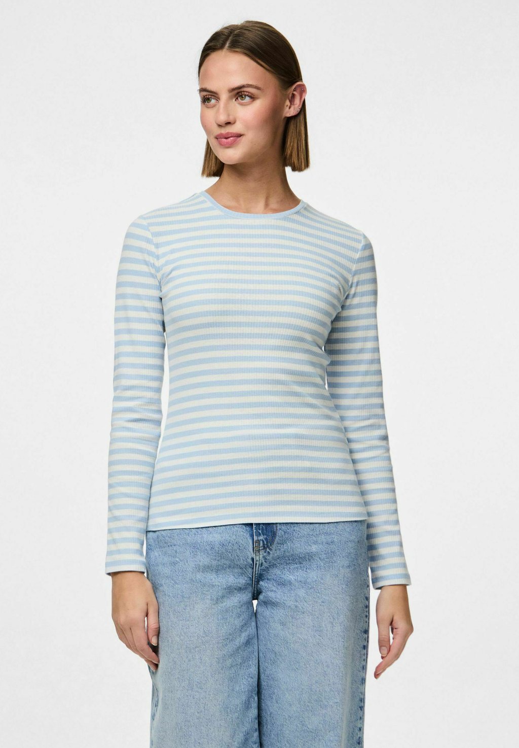 Топ с длинными рукавами RUKA Pieces, светло-голубой
Топ с длинными рукавами RUKA Pieces, светло-голубой