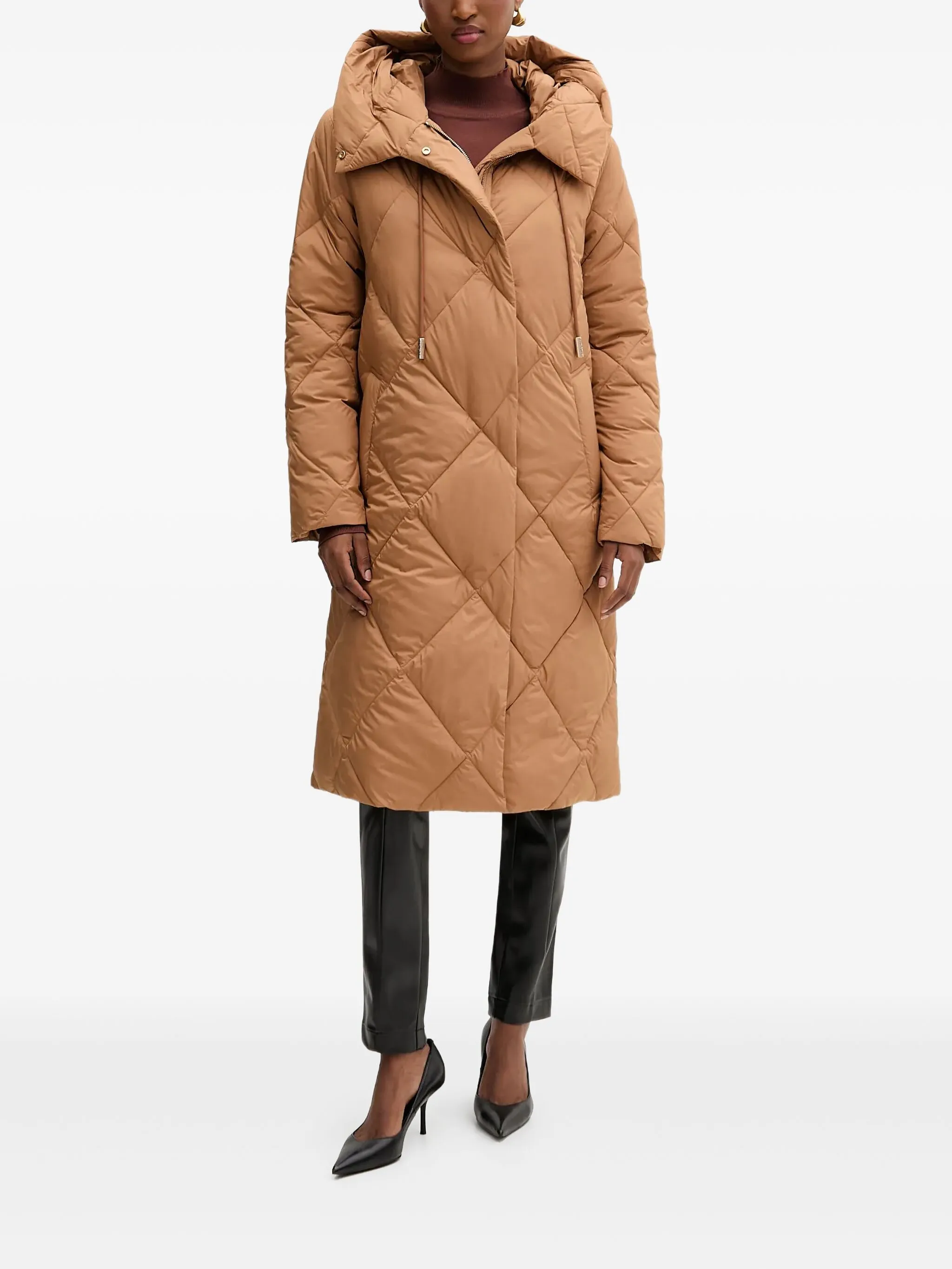 Стеганое пальто с капюшоном Silvian Heach, коричневый
Стеганое пальто с капюшоном Silvian Heach, коричневый