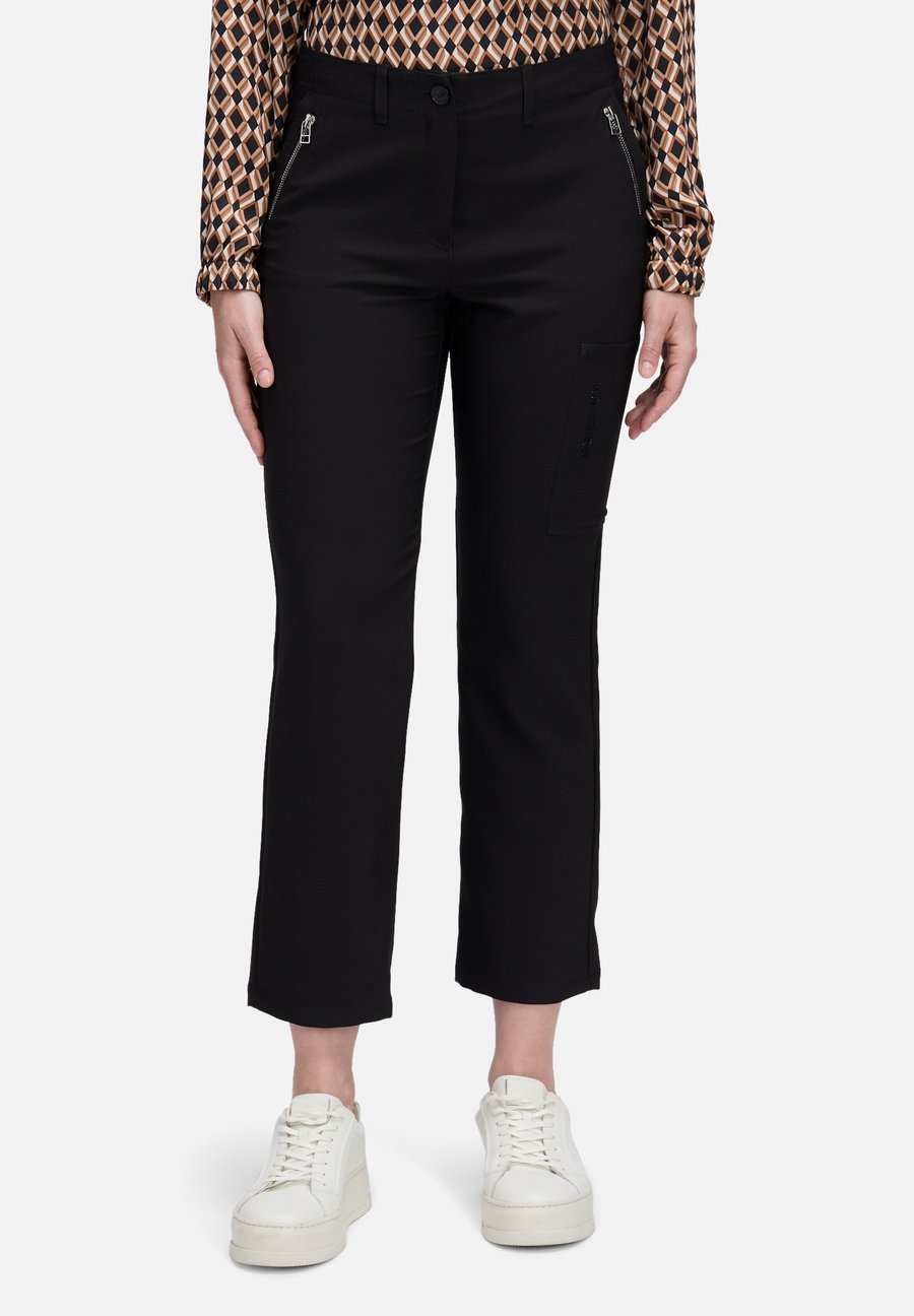 Брюки Betty Barclay CASUAL- MIT REISSVERSCHLUSS, Schwarz/Black
Брюки Betty Barclay CASUAL- MIT REISSVERSCHLUSS, Schwarz/Black