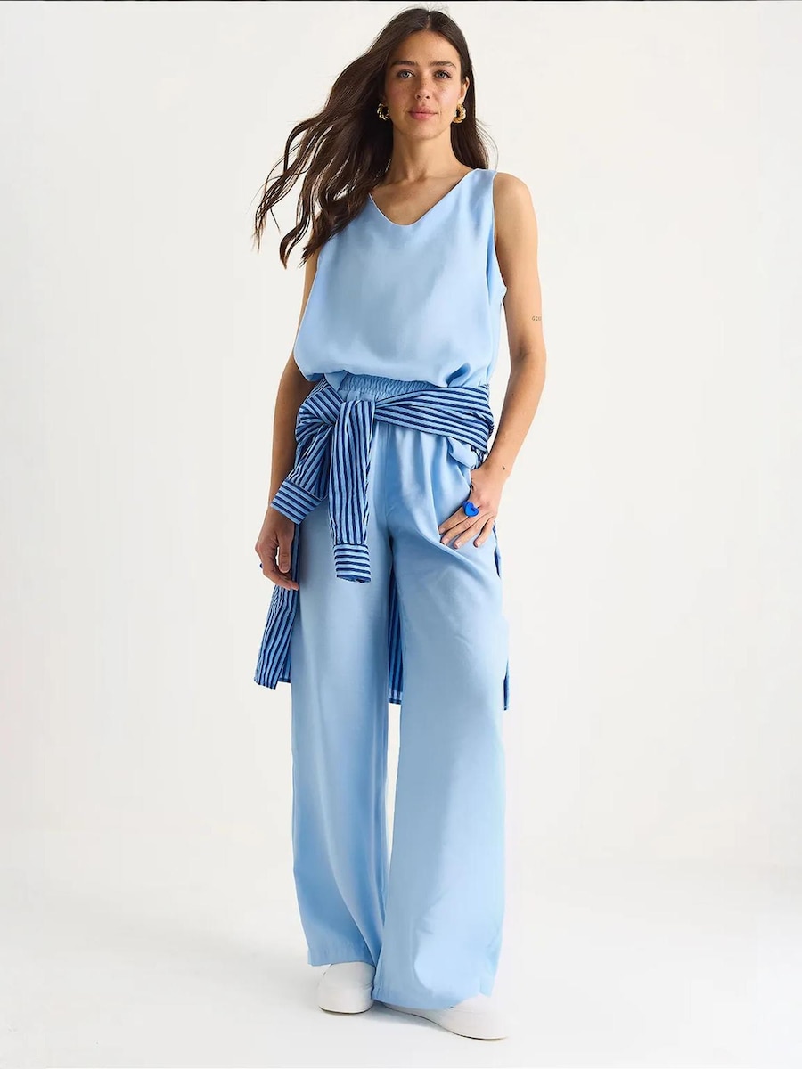 Брючный костюм Bianco Lucci, светло-голубой
Брючный костюм Bianco Lucci, светло-голубой