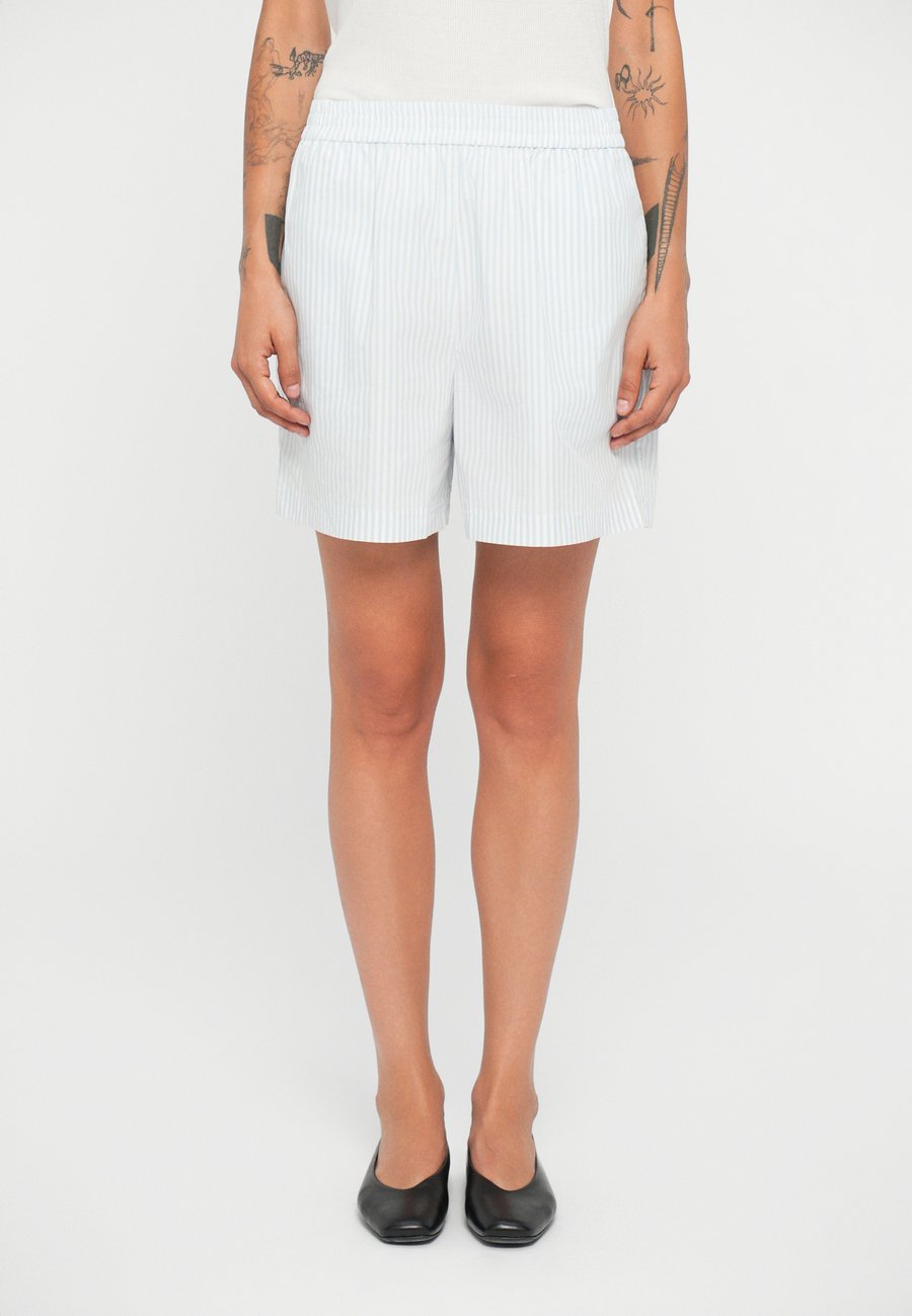 Шорты 440ME BLUE STRIPE DRAWSTRING , Blue /Light Blue
Шорты 440ME BLUE STRIPE DRAWSTRING , Blue /Light Blue