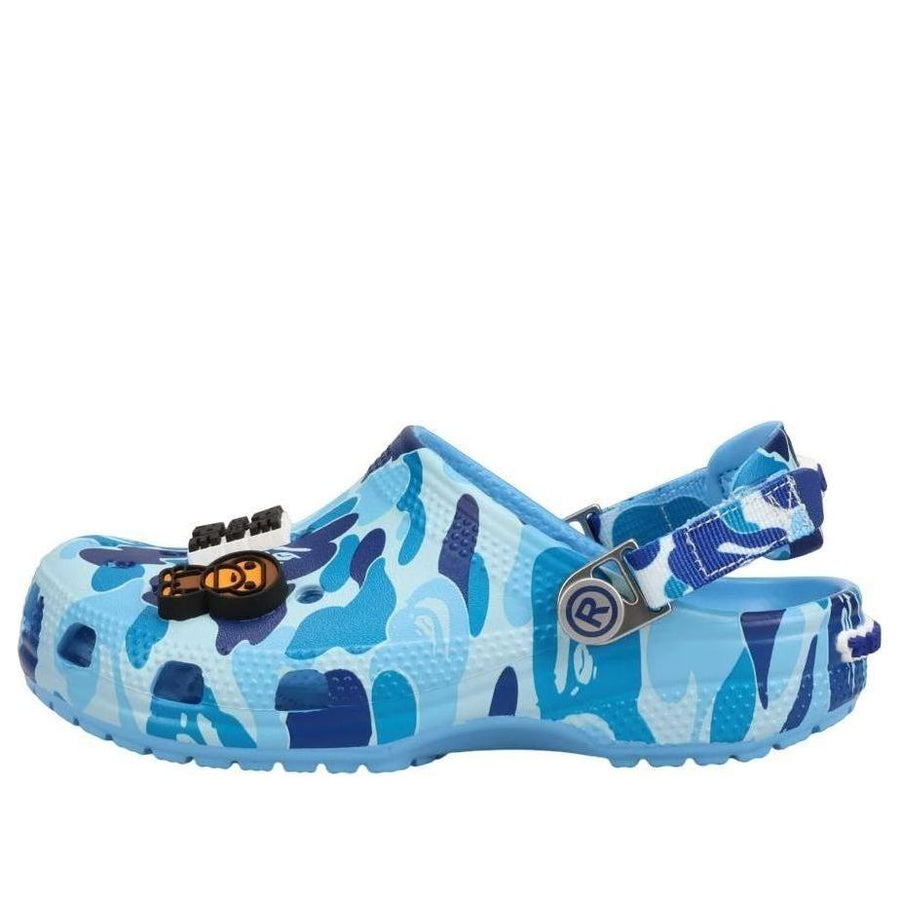 Сандалии (GS) Crocs x A Bathing Ape Clog 'Oxygen', синий
Сандалии (GS) Crocs x A Bathing Ape Clog 'Oxygen', синий