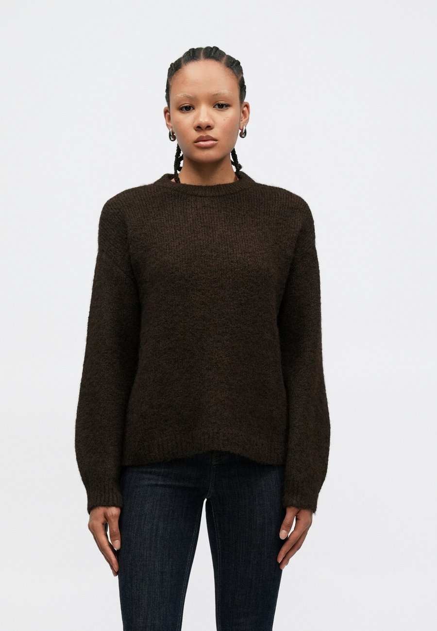 Джемпер Vero Moda VMSORRENTO O NECK PULLOVER, Chocolate Torte/Dark Brown
Джемпер Vero Moda VMSORRENTO O NECK PULLOVER, Chocolate Torte/Dark Brown