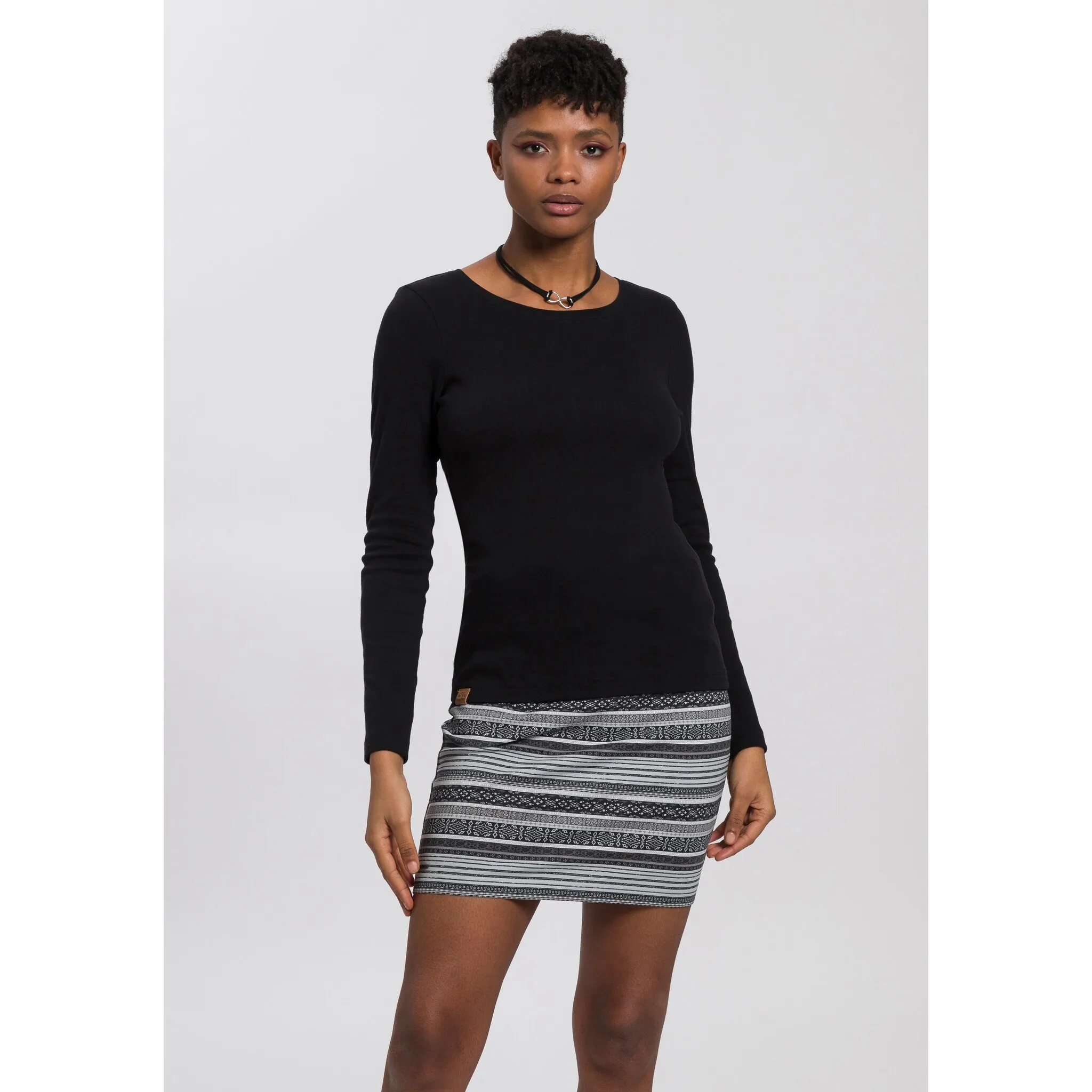 Рубашка KangaROOS с длинными рукавами и фиксируемыми отворотами, черный
Рубашка KangaROOS с длинными рукавами и фиксируемыми отворотами, черный