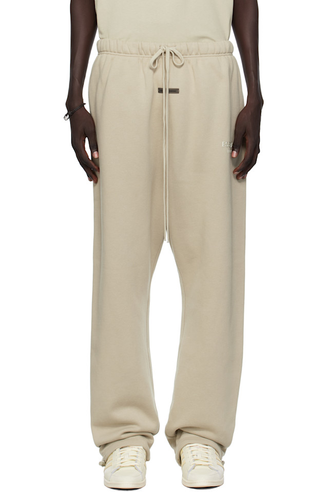 Fear Of God Essentials Свободные флисовые спортивные штаны бежевого цвета
Fear Of God Essentials Свободные флисовые спортивные штаны бежевого цвета