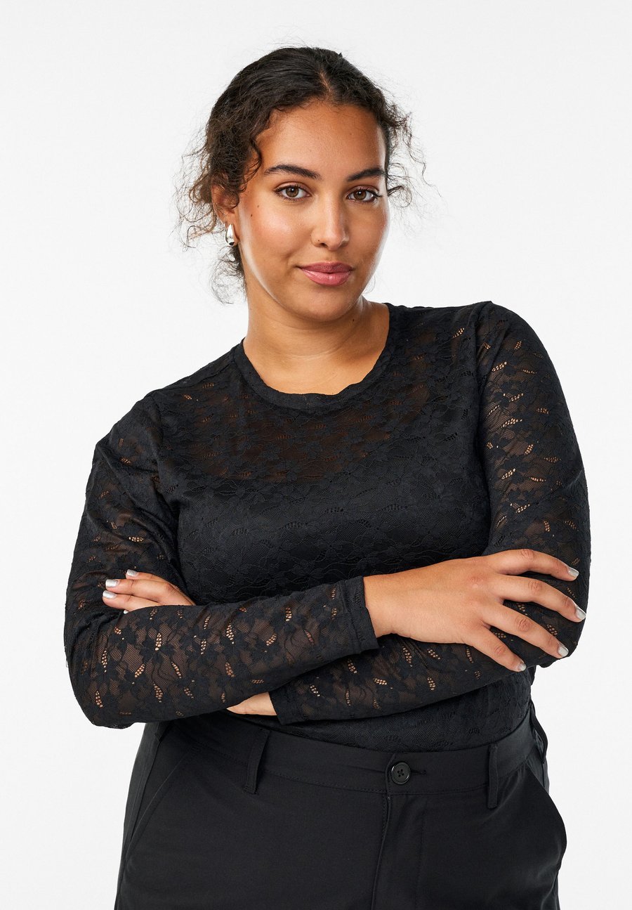 Блуза Zizzi MIT RUNDHALSAUSSCHNITT UND SLIM FIT, Black
Блуза Zizzi MIT RUNDHALSAUSSCHNITT UND SLIM FIT, Black