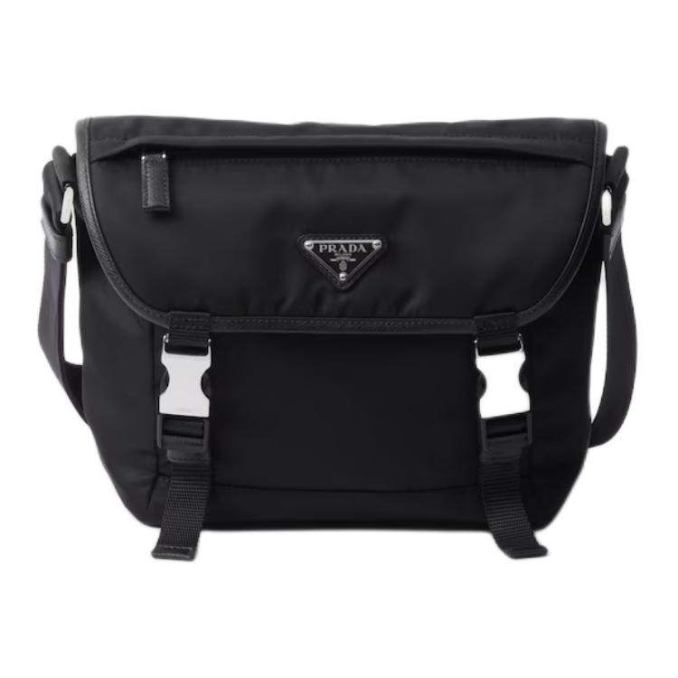 PRADA Чёрная мужская сумка через плечо из переработанного нейлона с сафьяновой кожей
PRADA Чёрная мужская сумка через плечо из переработанного нейлона с сафьяновой кожей
