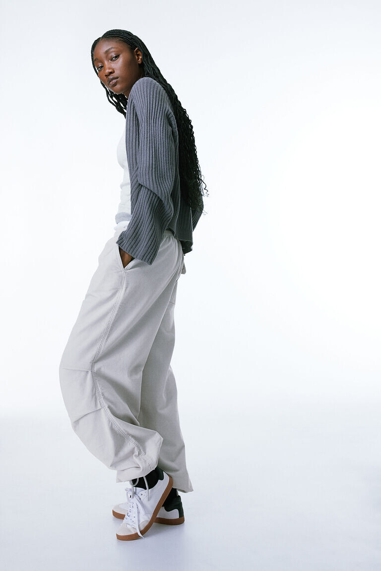 Вельветовые брюки-парашют H&M, серый
Вельветовые брюки-парашют H&M, серый