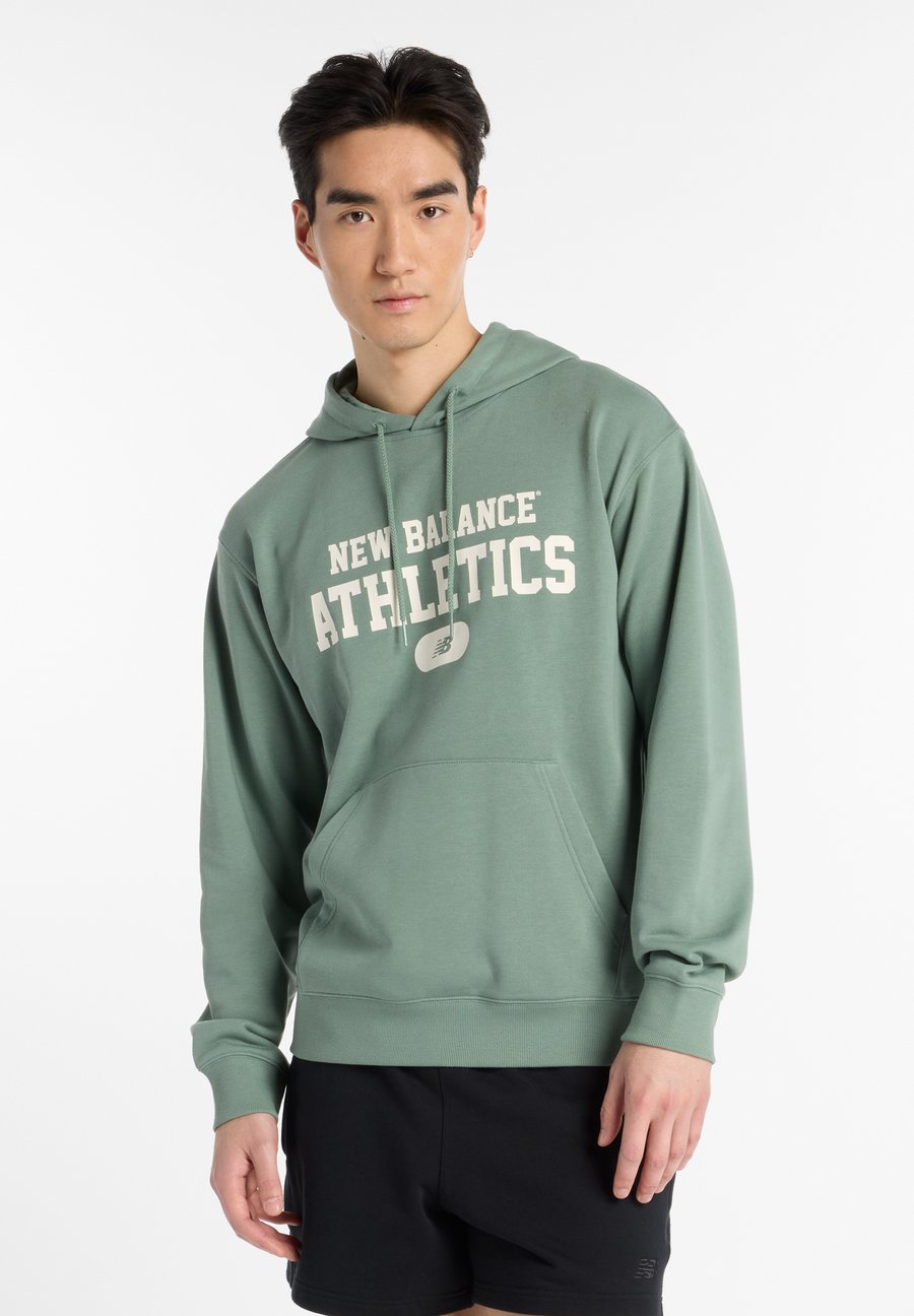 Худи New Balance HERITAGE FRENCH GRAPHIC, Green
Худи New Balance HERITAGE FRENCH GRAPHIC, Green
