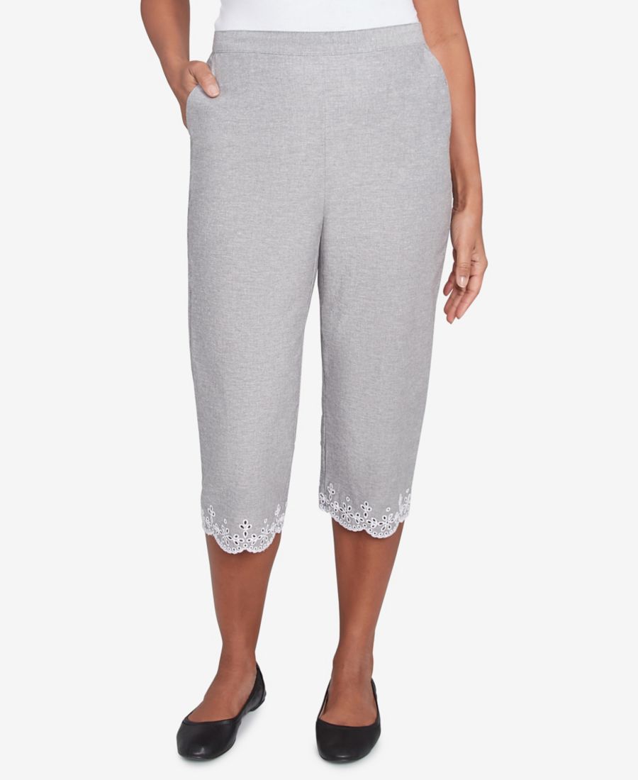 Укороченные брюки-капри Crystal Springs с вышивкой и перфорацией Alfred Dunner, Grey
Укороченные брюки-капри Crystal Springs с вышивкой и перфорацией Alfred Dunner, Grey