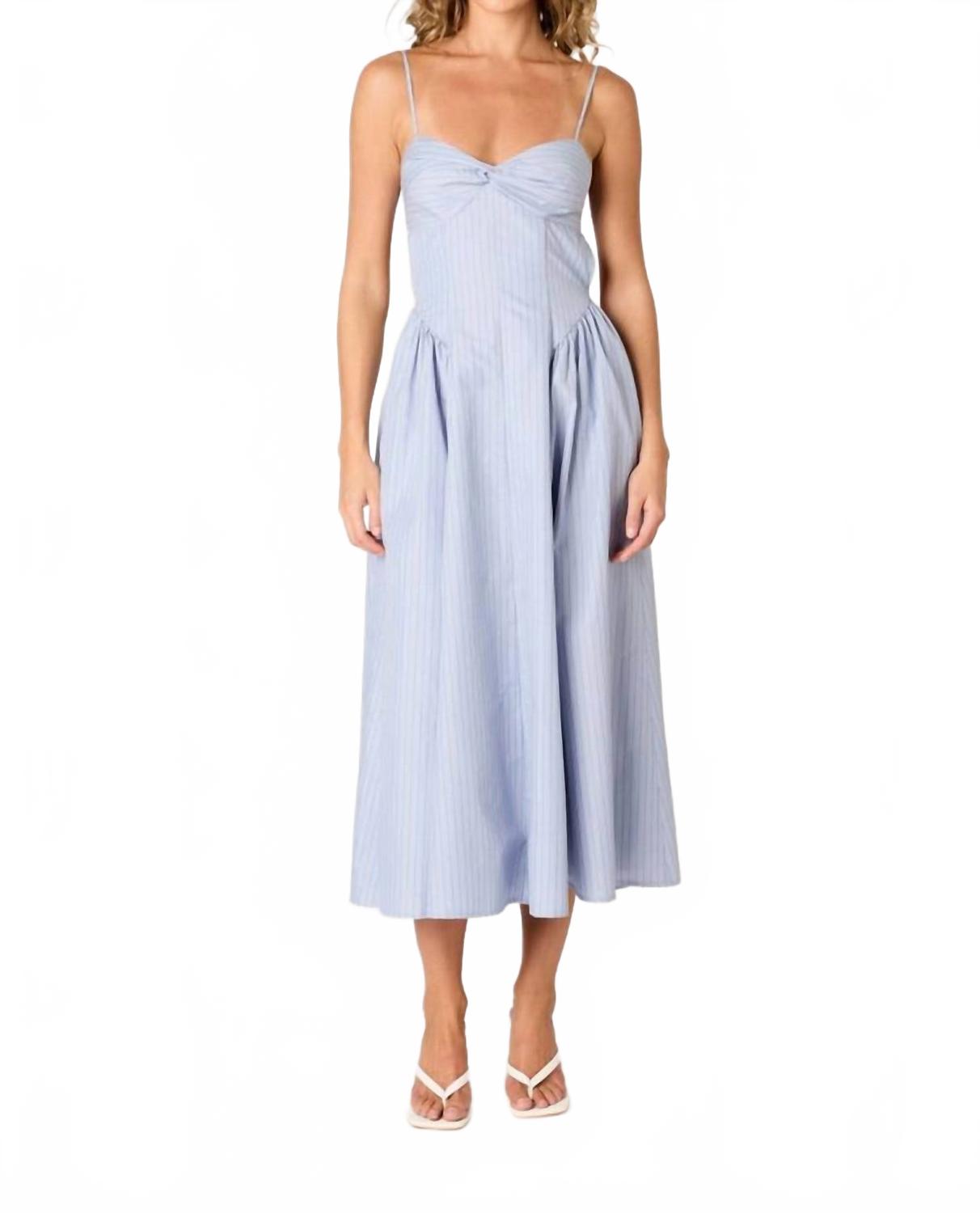 Платье Destene миди в серо-голубом цвете NIA
Платье Destene миди в серо-голубом цвете NIA