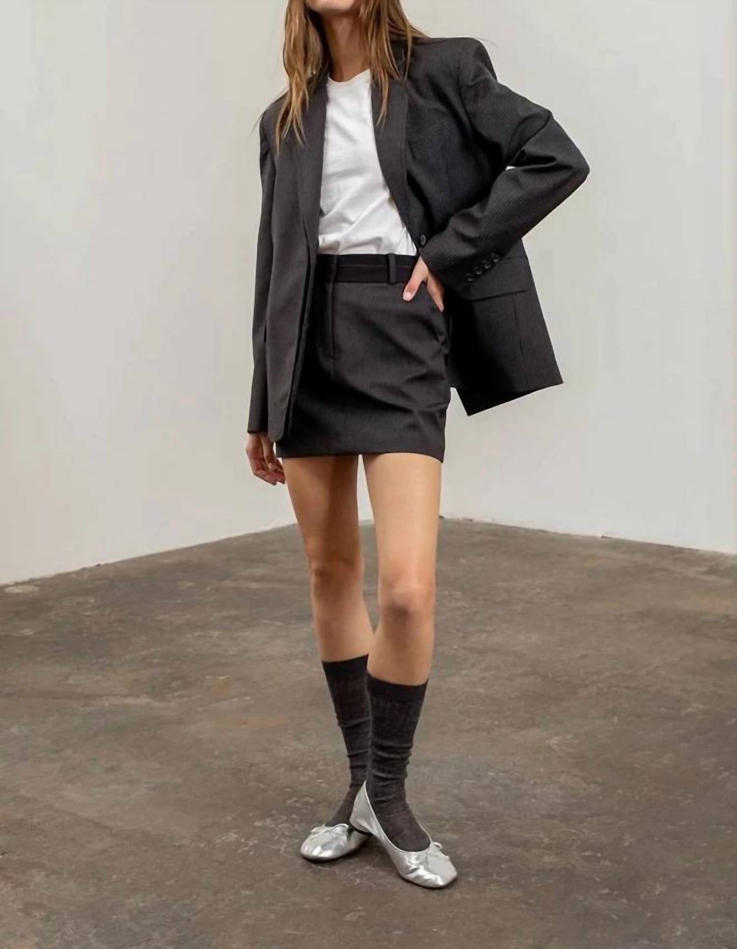 MOON RIVER Блейзер в тонкую полоску с длинными рукавами, цвет угольно-серый
MOON RIVER Блейзер в тонкую полоску с длинными рукавами, цвет угольно-серый