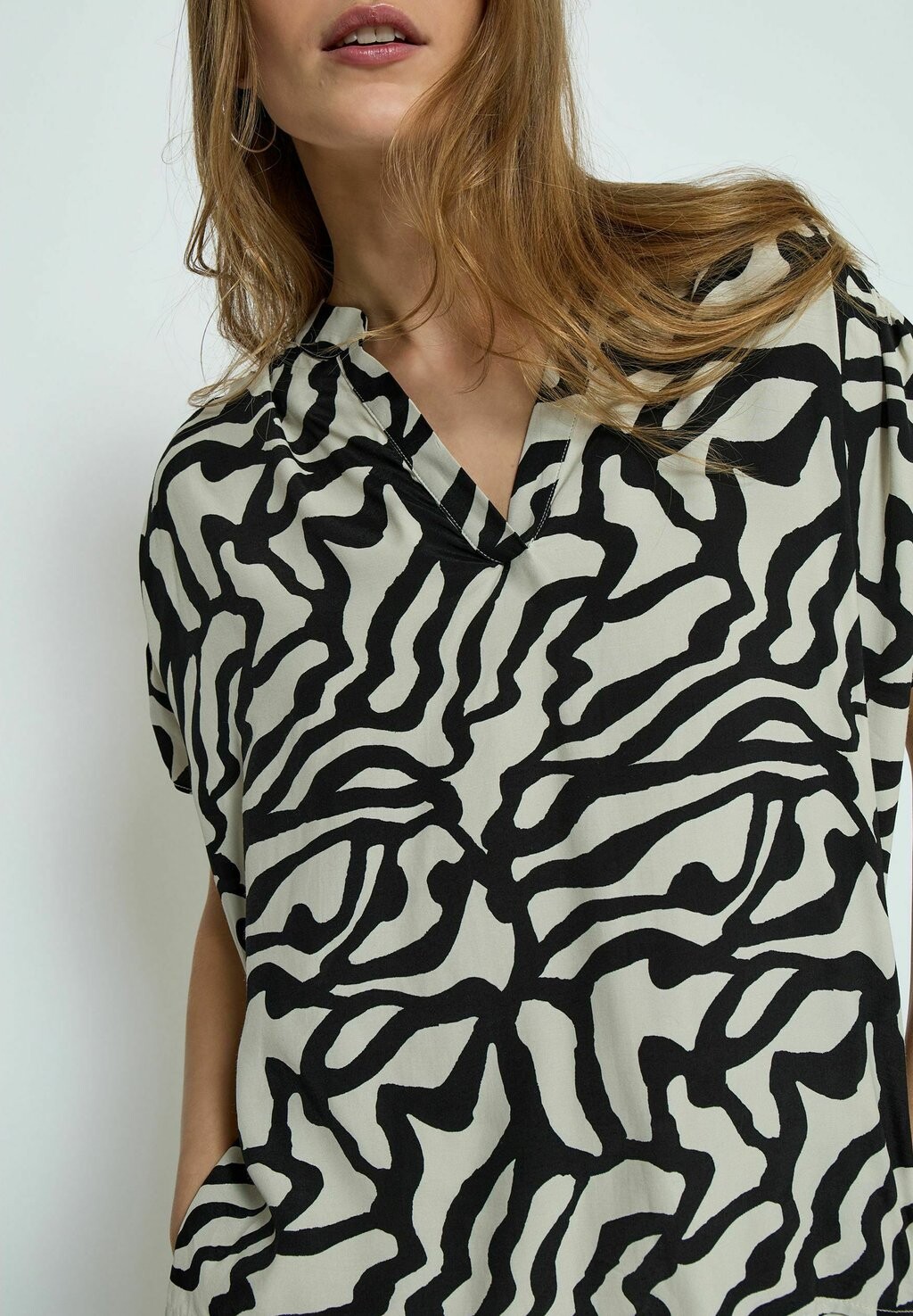 Блуза TIANA Minus, черный
Блуза TIANA Minus, черный