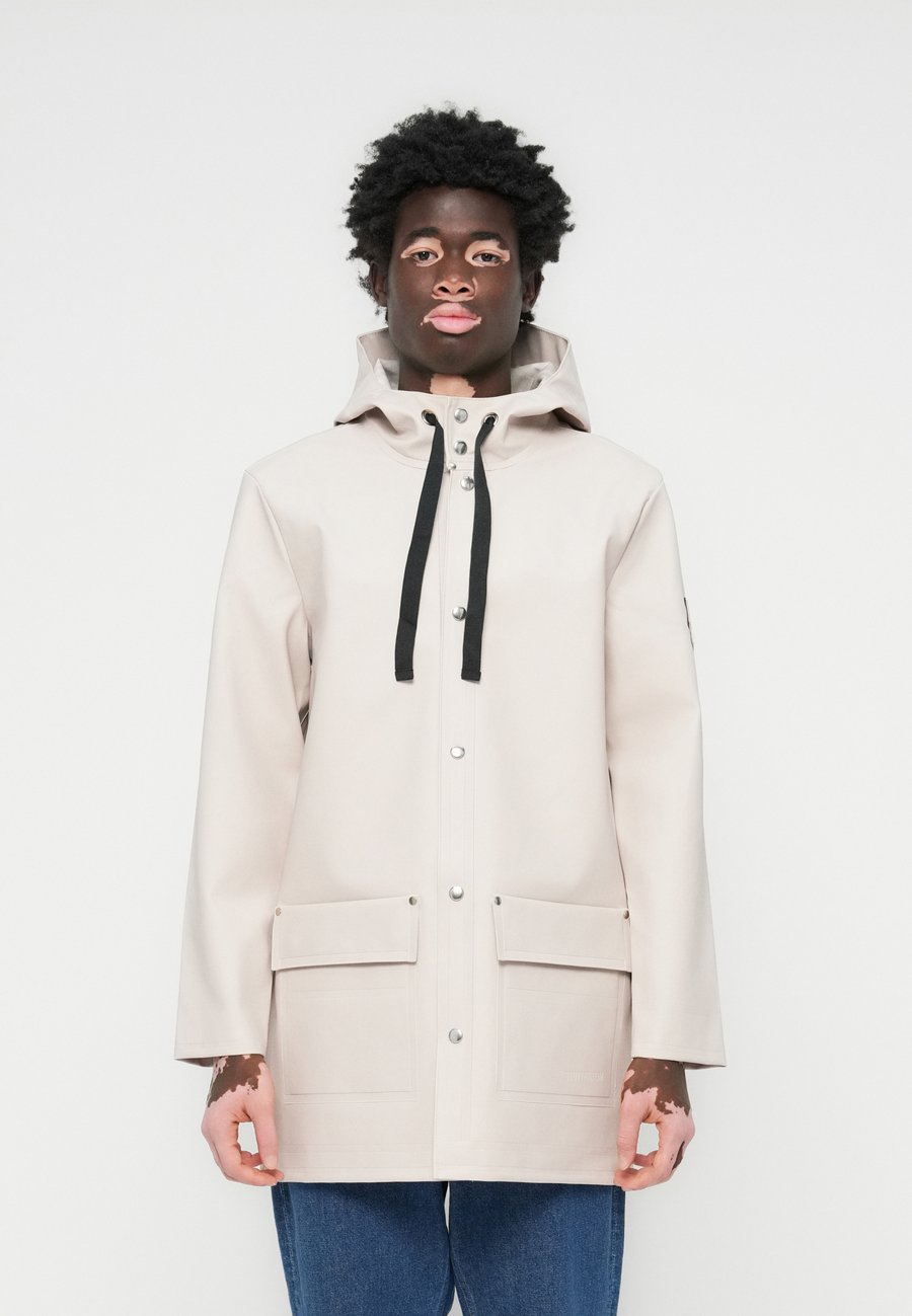 Куртка Stutterheim STUTTERHEIM X LYLE & SCOTT JACKET, Light Sand/Sand
Куртка Stutterheim STUTTERHEIM X LYLE & SCOTT JACKET, Light Sand/Sand