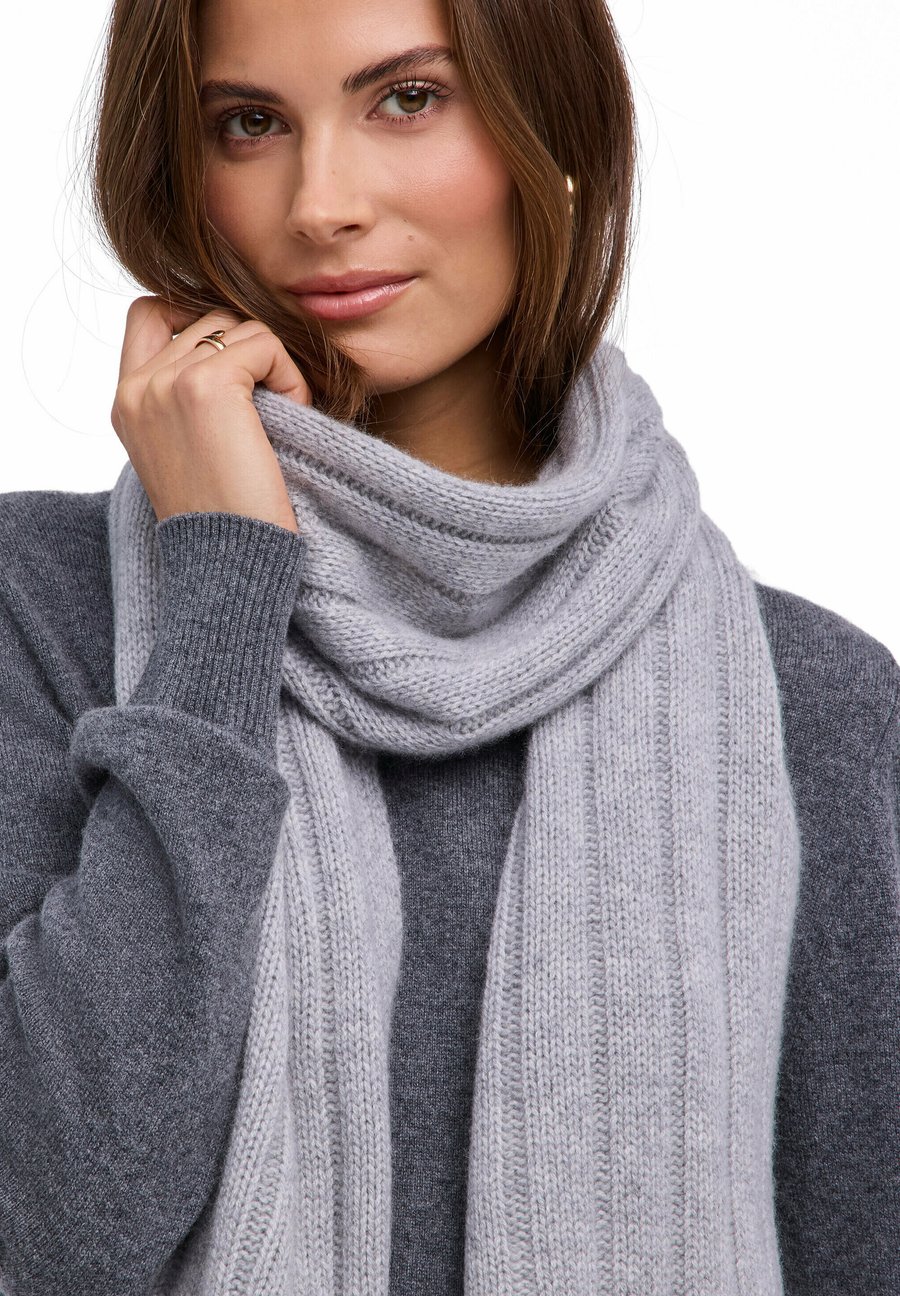 Шарф FALKE Scarf, Lt Heather/Light Blue
Шарф FALKE Scarf, Lt Heather/Light Blue