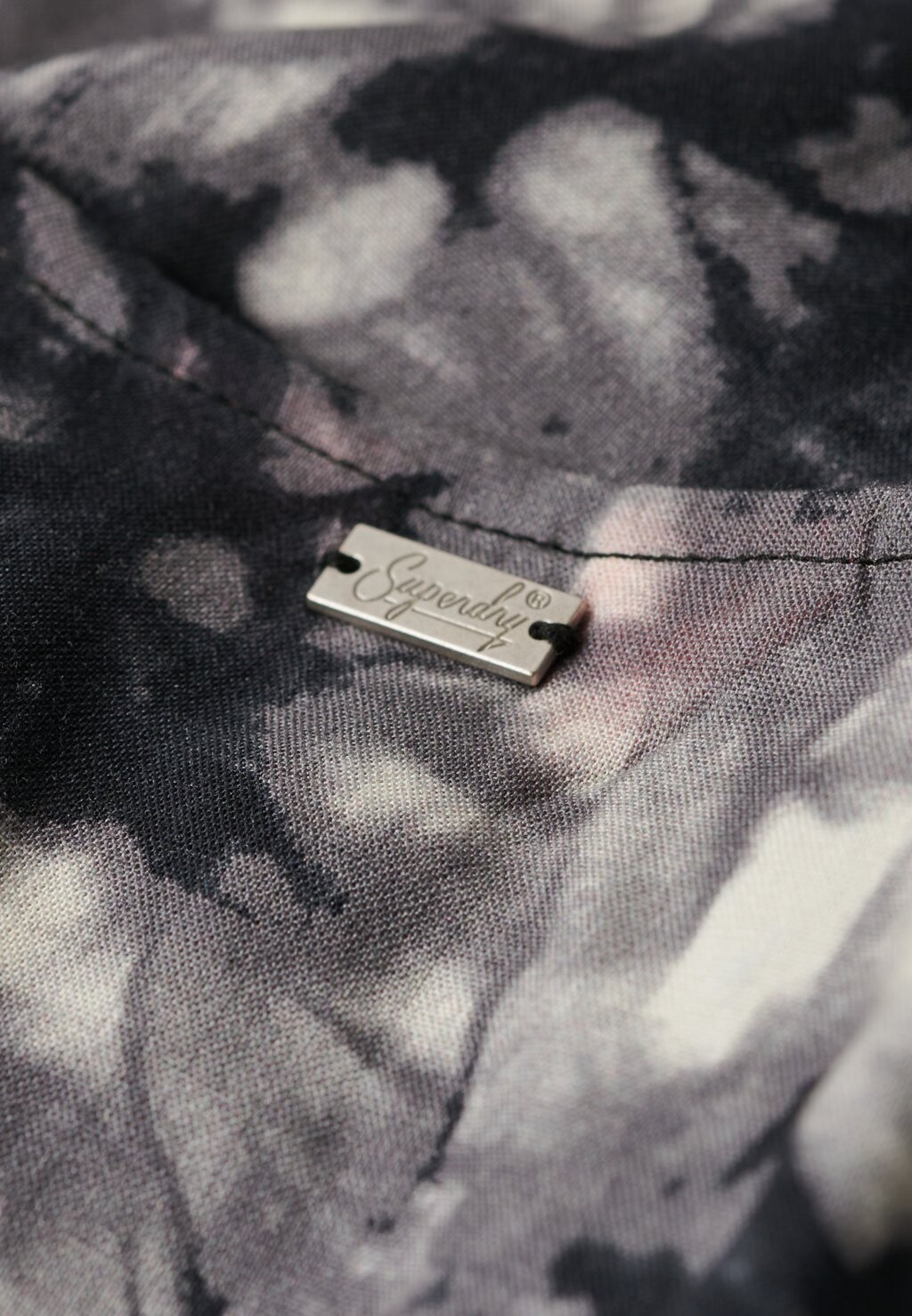 Платье-рубашка с принтом «галстук-дай» в стиле гранж Midi Superdry, серый
Платье-рубашка с принтом «галстук-дай» в стиле гранж Midi Superdry, серый