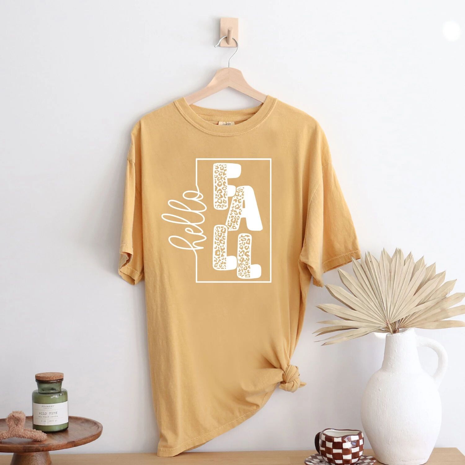 Квадратные футболки Hello Fall, окрашенные в одежду Simply Sage Market
Квадратные футболки Hello Fall, окрашенные в одежду Simply Sage Market