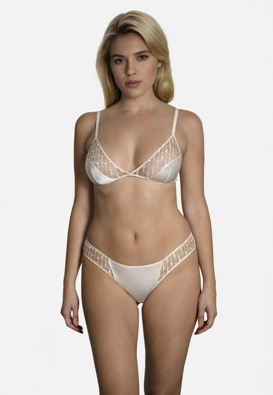 Бюстгальтер Elena Di Cuori Triangle bra, Avorio/Off-White
Бюстгальтер Elena Di Cuori Triangle bra, Avorio/Off-White
