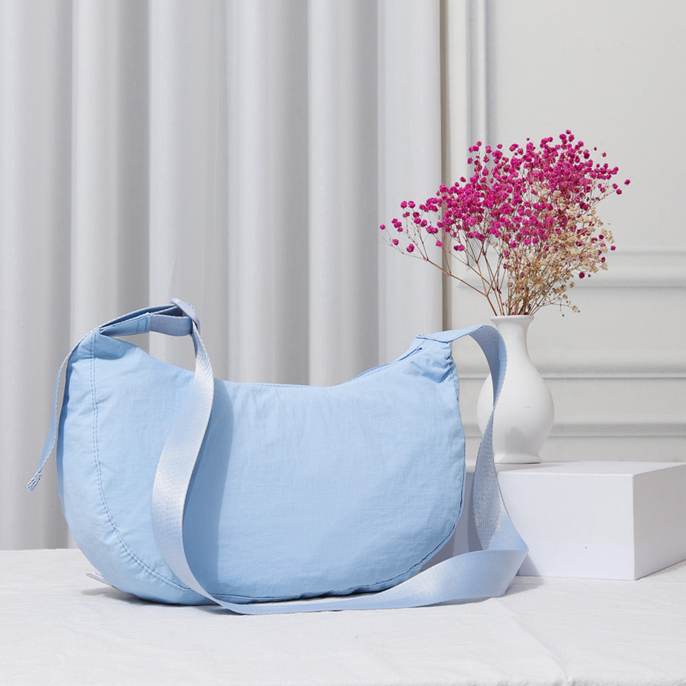 Сплошная нейлоновая сумка-слинг через плечо FASHNZFAB, светло-голубой
Сплошная нейлоновая сумка-слинг через плечо FASHNZFAB, светло-голубой