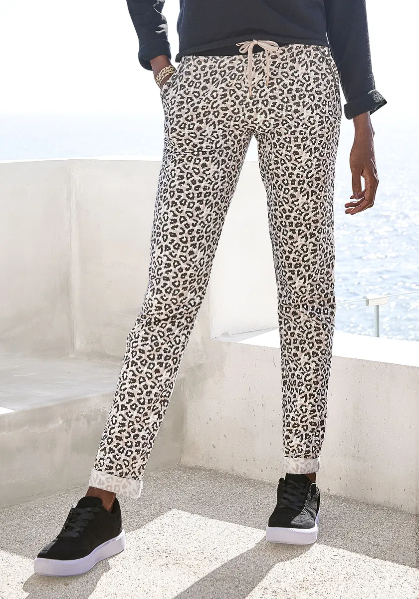 LASCANA брюки для отдыха, с модным отложным краем, костюм для отдыха, черный
LASCANA брюки для отдыха, с модным отложным краем, костюм для отдыха, черный