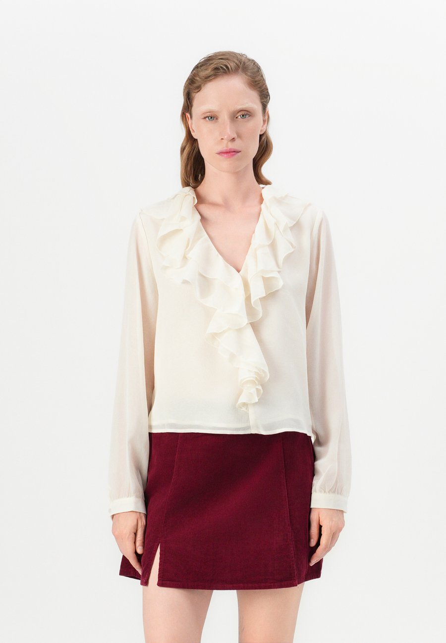 Блуза ONLY ONLNEW EDITH LIFE V NECK, Egret/Off-White
Блуза ONLY ONLNEW EDITH LIFE V NECK, Egret/Off-White