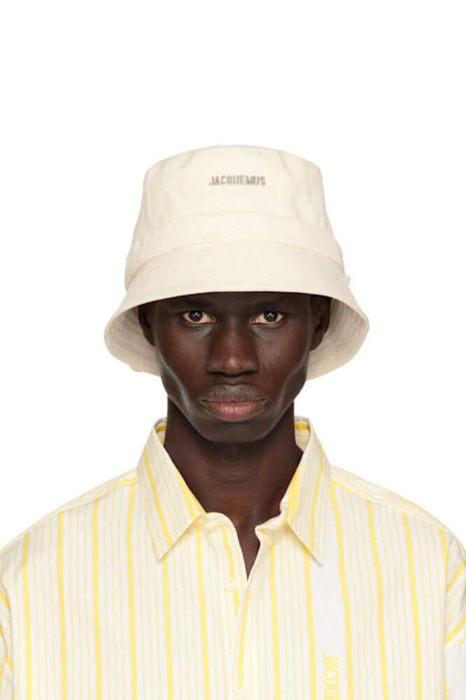 Шляпа-ведро Off-White Les Classiques 'The Gadjo' JACQUEMUS
Шляпа-ведро Off-White Les Classiques 'The Gadjo' JACQUEMUS
