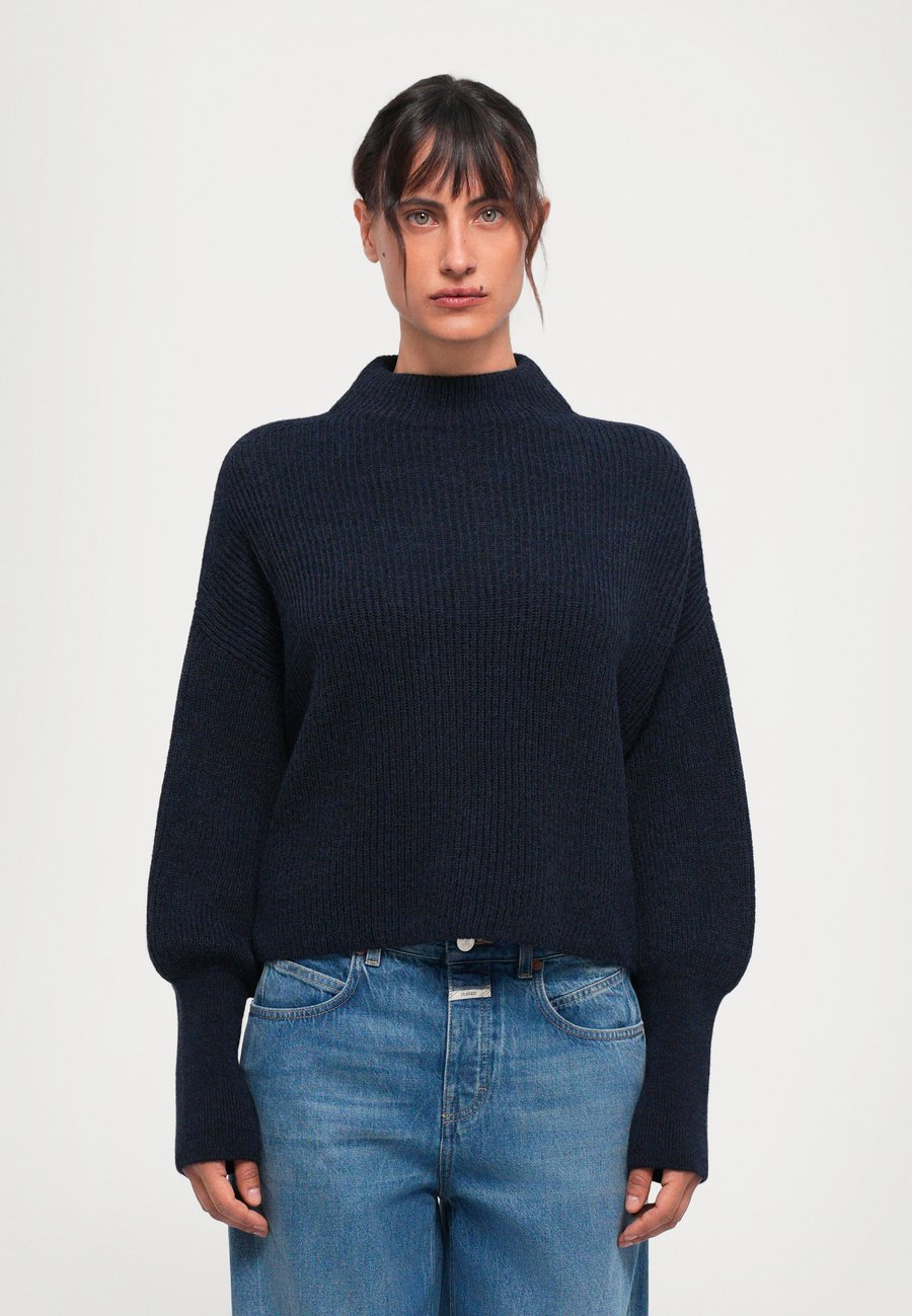 Джемпер CLOSED FUNNEL NECK LONG SLEEVE, Dark Night/Dark Blue
Джемпер CLOSED FUNNEL NECK LONG SLEEVE, Dark Night/Dark Blue