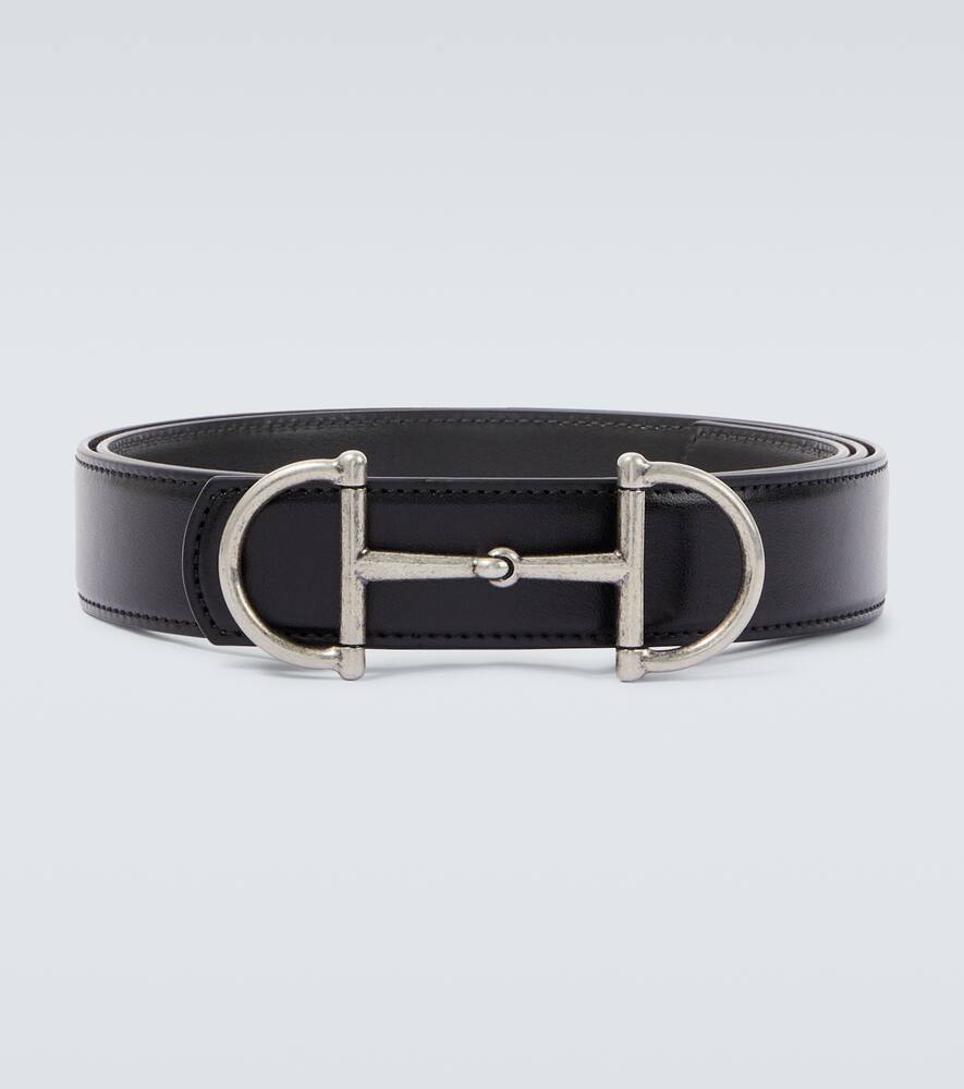 Кожаный ремень с подвеской Horsebit Gucci, Black/Purist Grey
Кожаный ремень с подвеской Horsebit Gucci, Black/Purist Grey